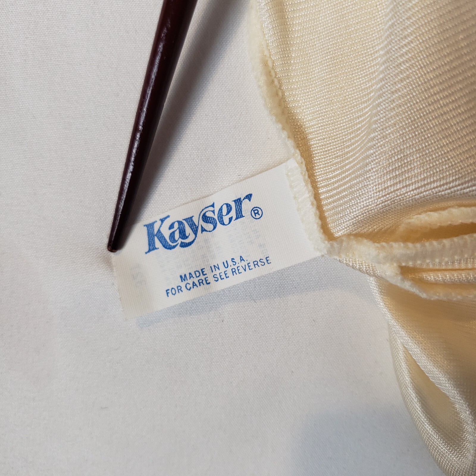 Vintage Kayser Nylon Full Slip Womens 32 Tall Small Lace Trim Thigh Slit Beige