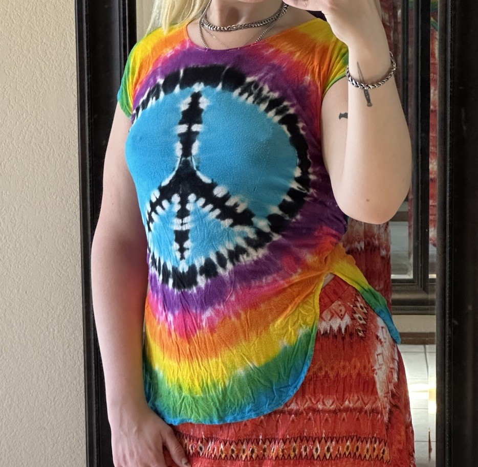 Vintage 70s Tie Dye Handmade Indonesia Peace Sign Single Stitch Womens Tee Rayon