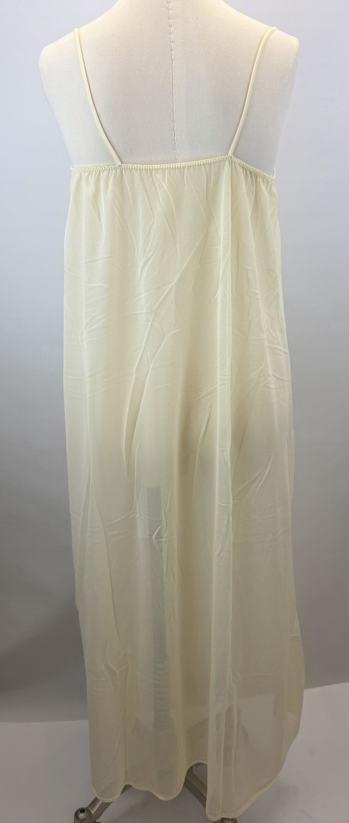 Vintage 1960s ”Duchess” Milkmaid Size 7 Soft Butter Yellow Peignoir Set