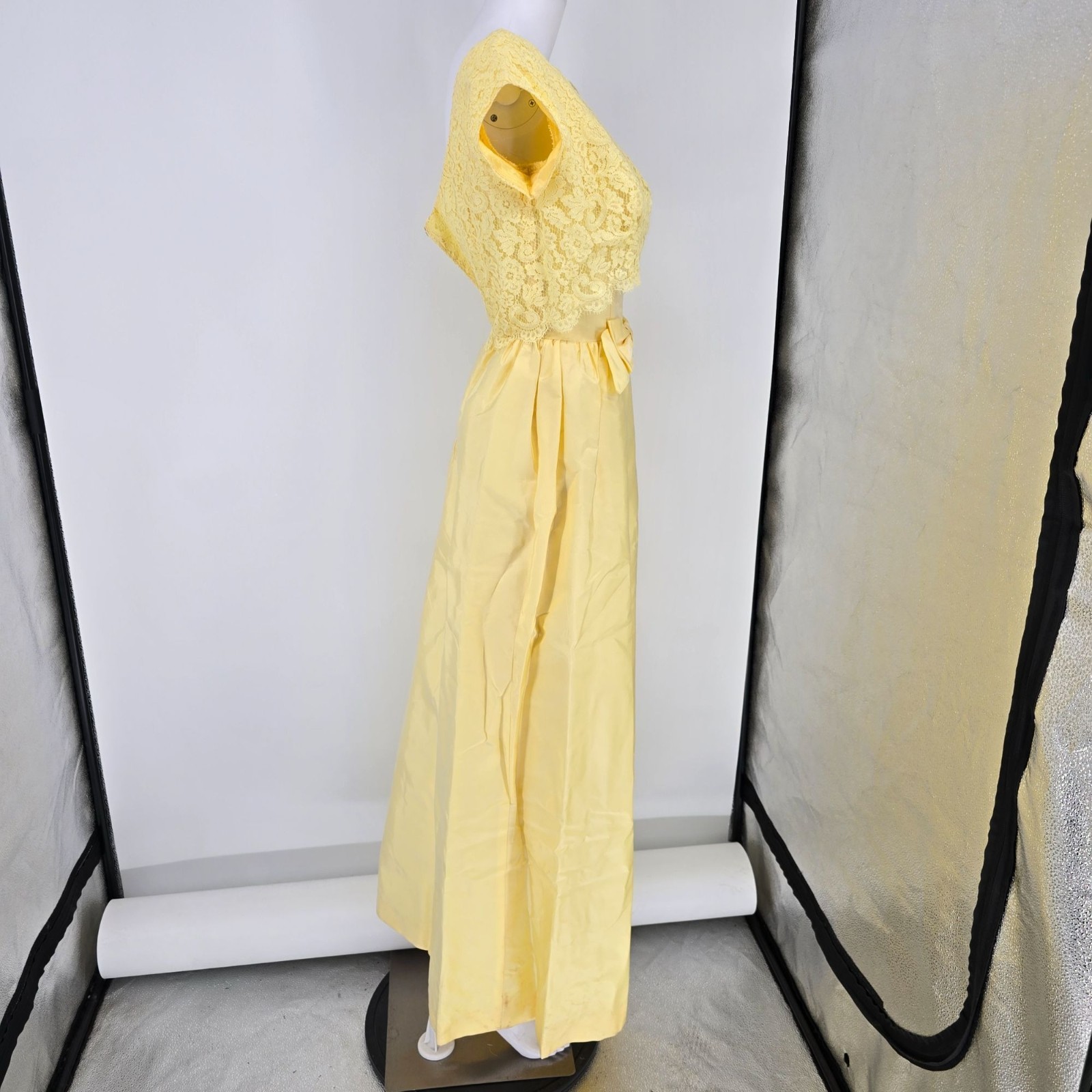 Vintage Early 1960s Yellow Lace Bodice Full-Length Formal Gown (XS/Size 0)