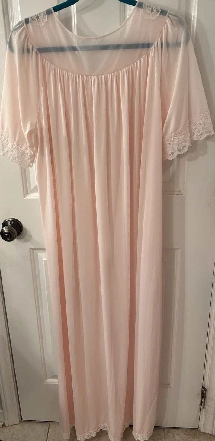 Vintage 2 Piece SHADOWLINE Pink Lace PEIGNOIR Robe (M) And Nightgown (L) Set
