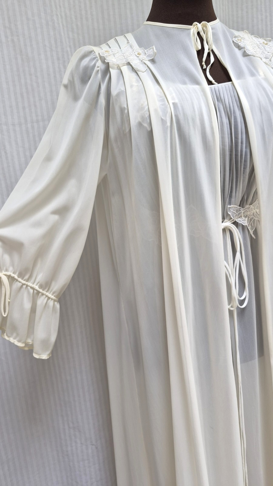 Vintage 2 Piece KICKERNICK Restware Ivory PEIGNOIR Robe & Nightgown -Size S- EUC