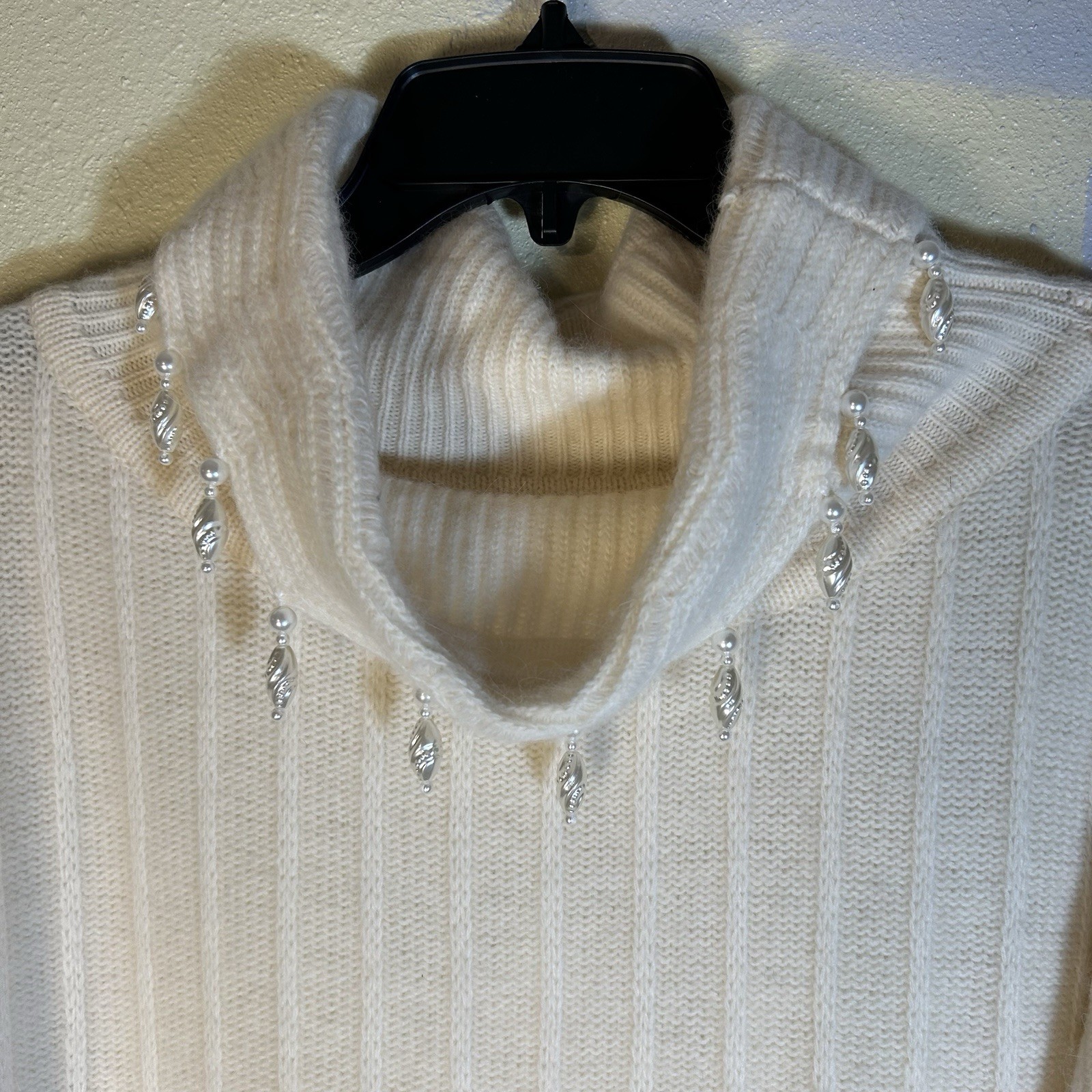 Vintage L’Eau Vive Sz M Cream Pearl Embellished Sweater Lambswool Angora Rabbit