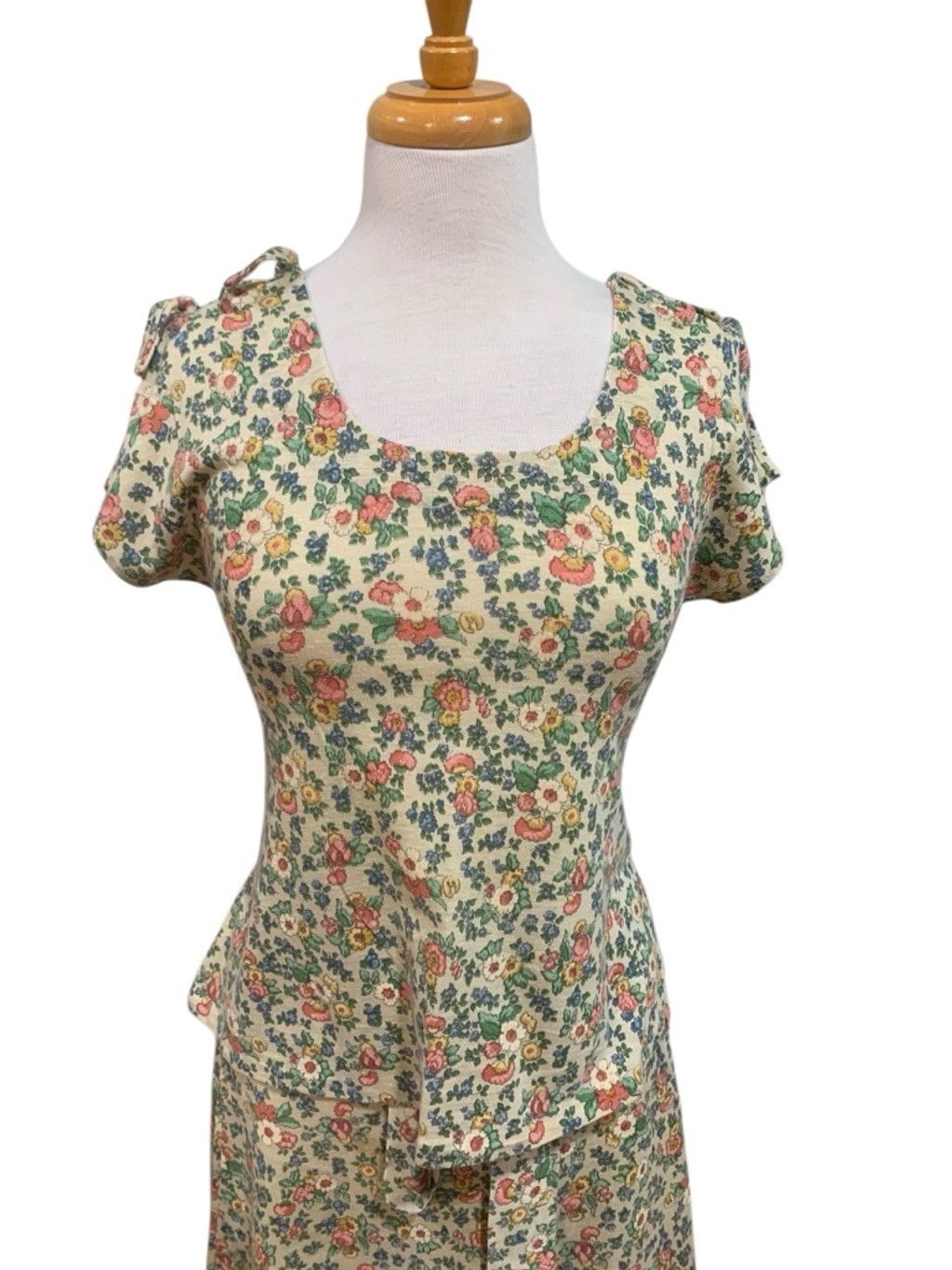 Vntg 70’s Women’s homemade Floral Skirt Set in Beige and Pink size Small