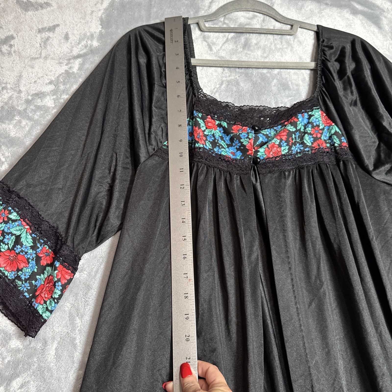 VTG Black Red Rose BUTTER SOFT Nylon Peignoir Robe for nightgown w Lace Sexy L