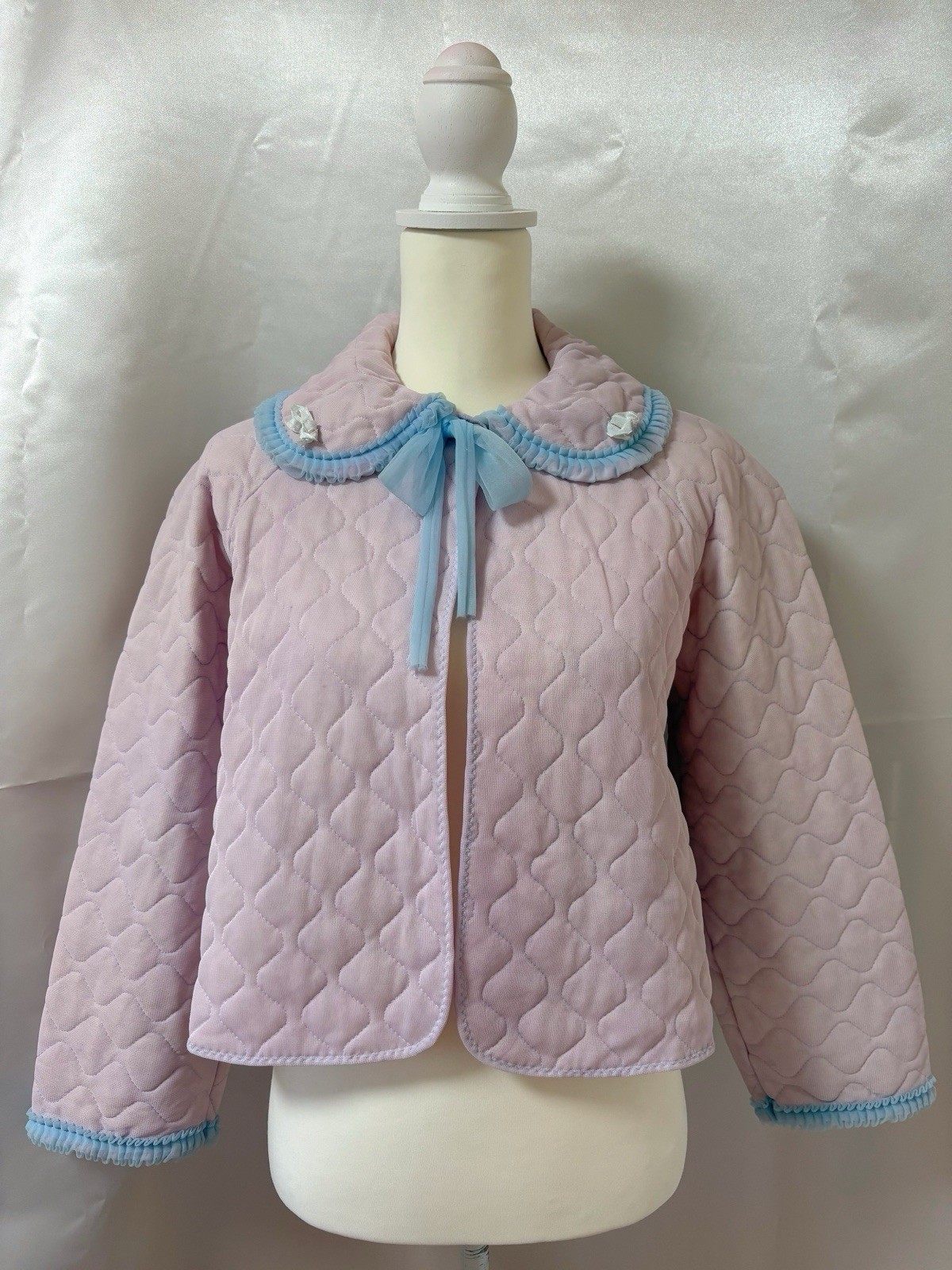 Vintage 1950s 1960s Pastel Lavender Quilted Bed Jacket Peter Pan Collar