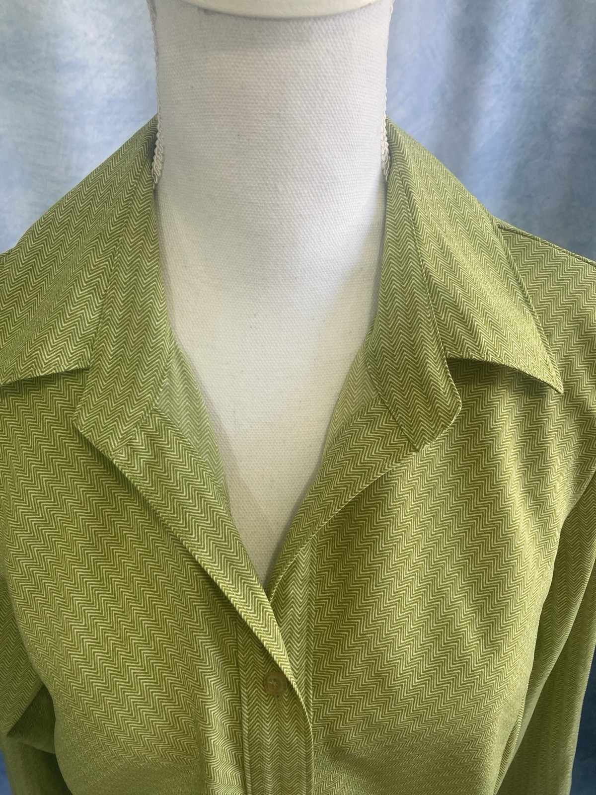 Vintage 1990s EUC Worthington Medium Green Textured Long Sleeve Button Up Shirt
