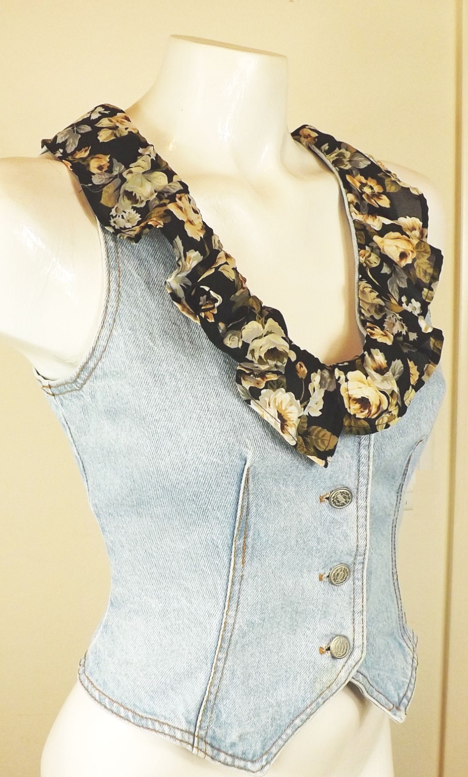 California Concepts Button Front Denim Vest Fitted Vintage Sz S+? Floral Ruffle