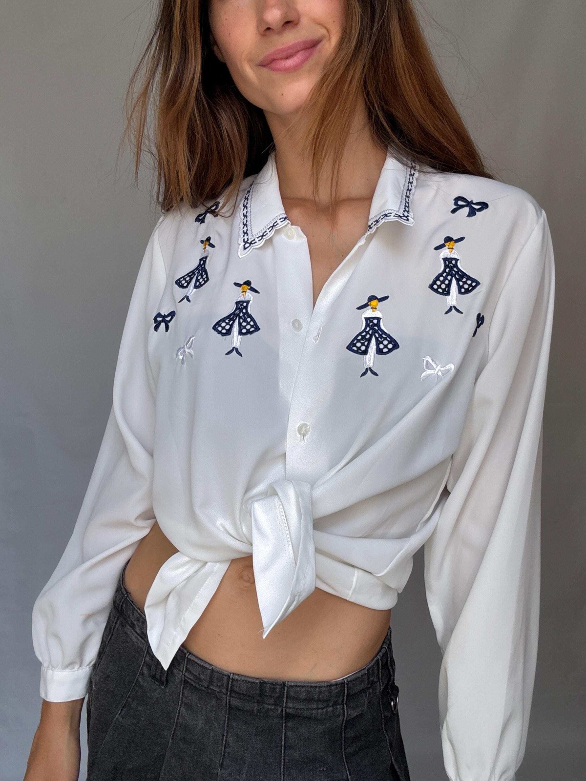 Vintage white embroidered blouse with navy bow and girl motif, US L