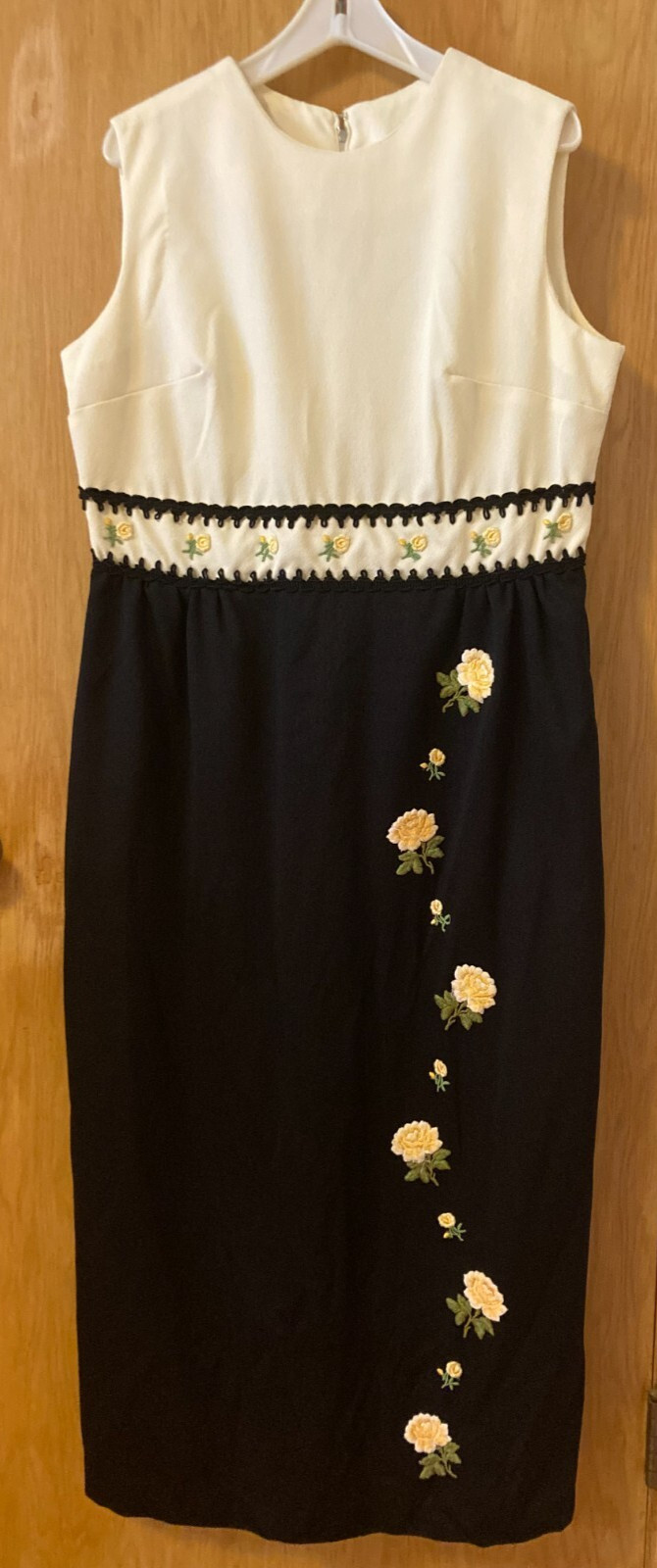 VTG 50s 60s Maxi Dress Cream Black Embroidered Rose Appliques EMPIRE 22/38W NICE