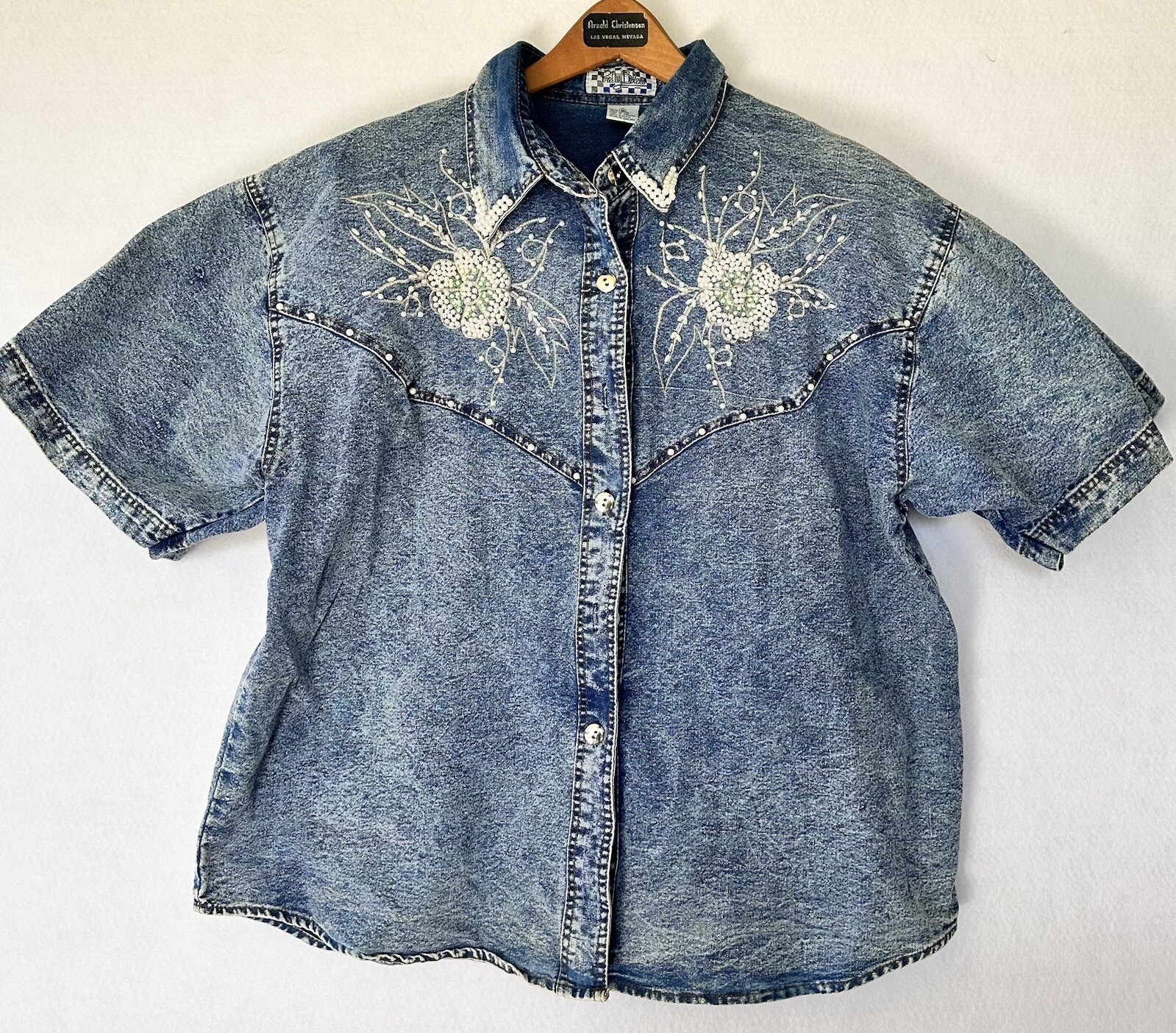 VTG Pretty Bleu Denim Shirt Top Pearls Women’s L 90s Acid Wash Retro