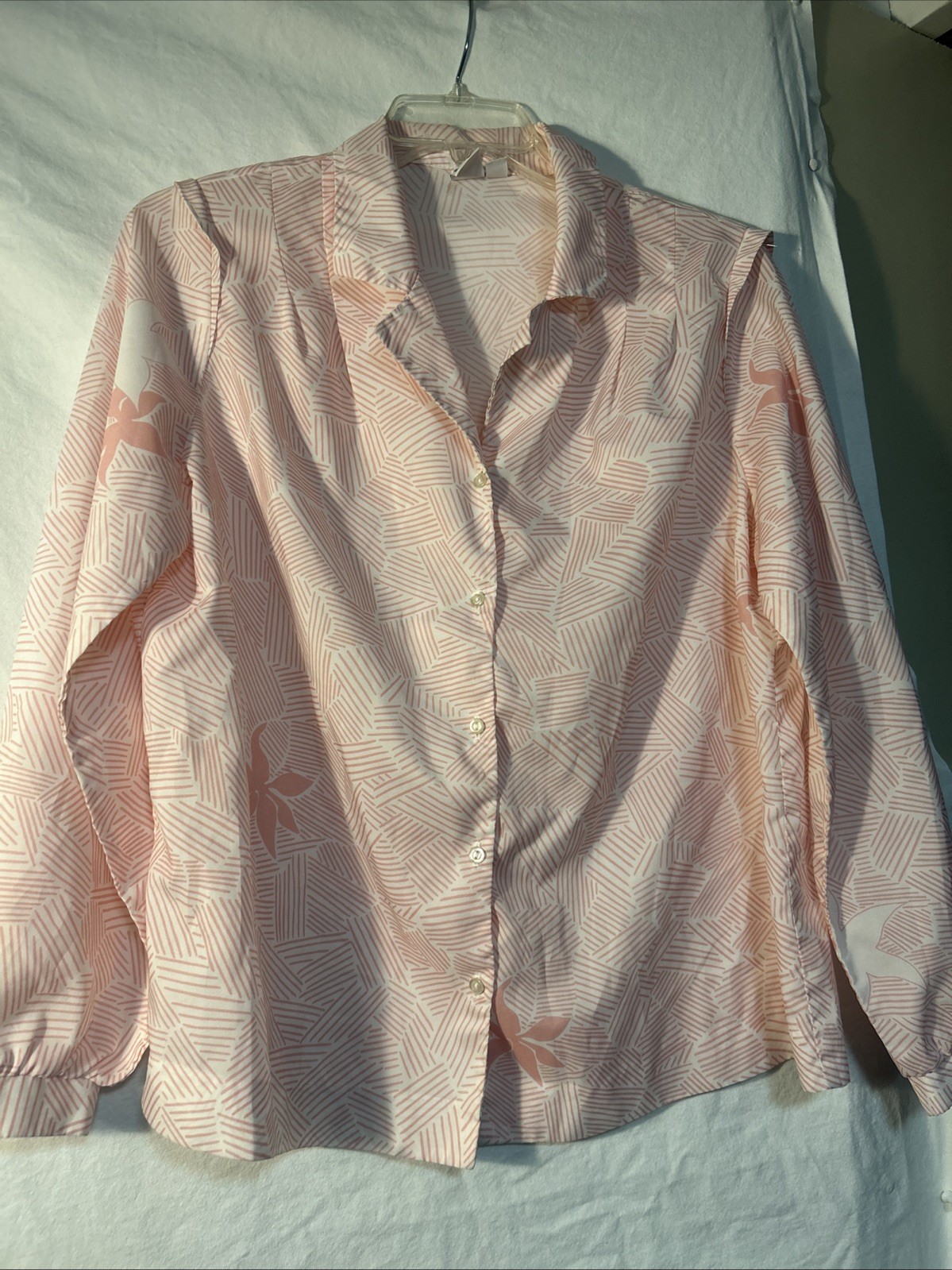 1970s Vintage Blouse Travables Of Dallas Pink And White Silky Feel L/XL