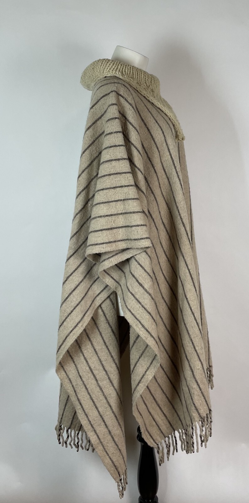 VTG. 70s HIPPY boho ETHNIC BLANKET striped MEXICAN PONCHO 44″ X 39″