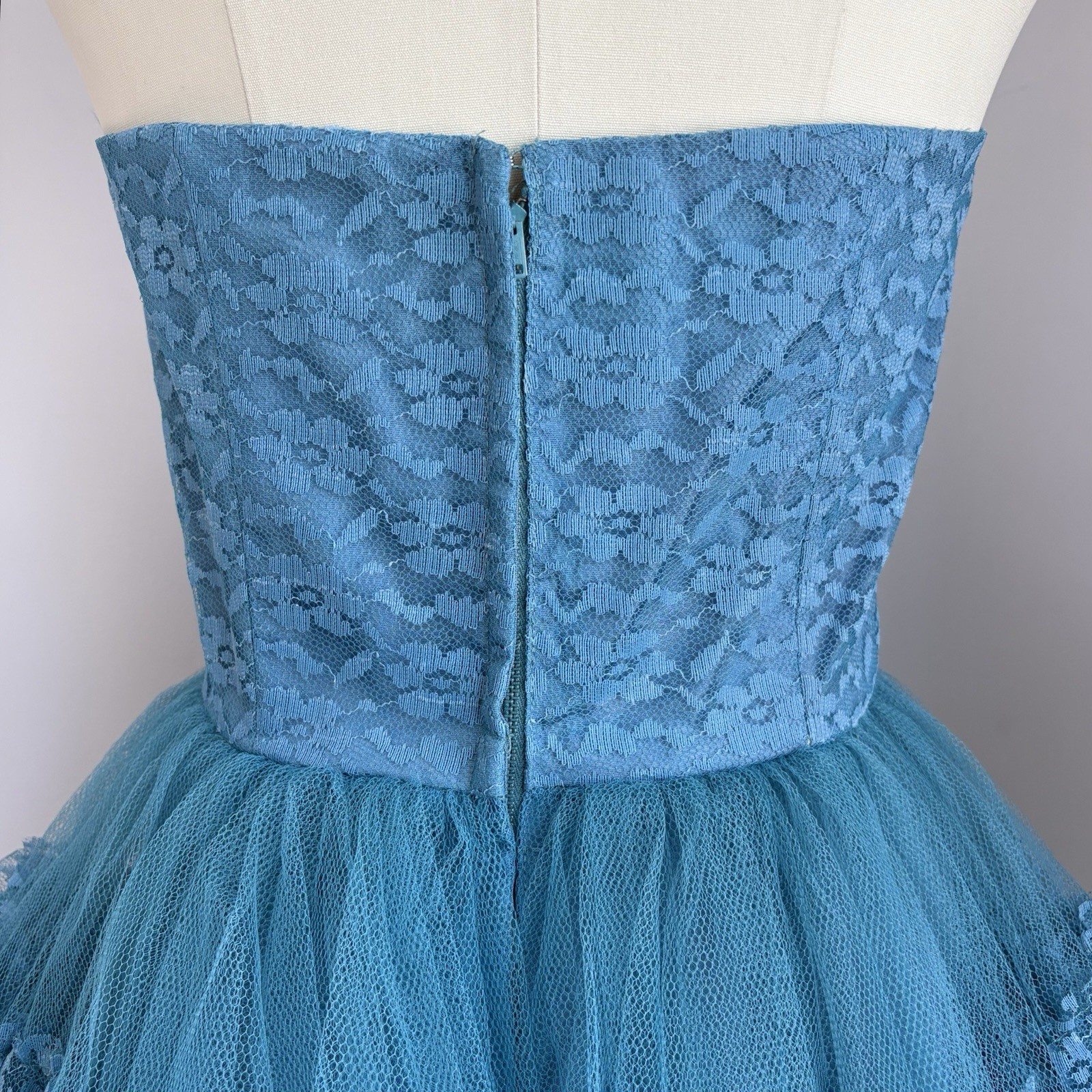 Vintage 1950’s Blue Ruffled Tulle & Lace Strapless Cupcake Prom Party Dress XS