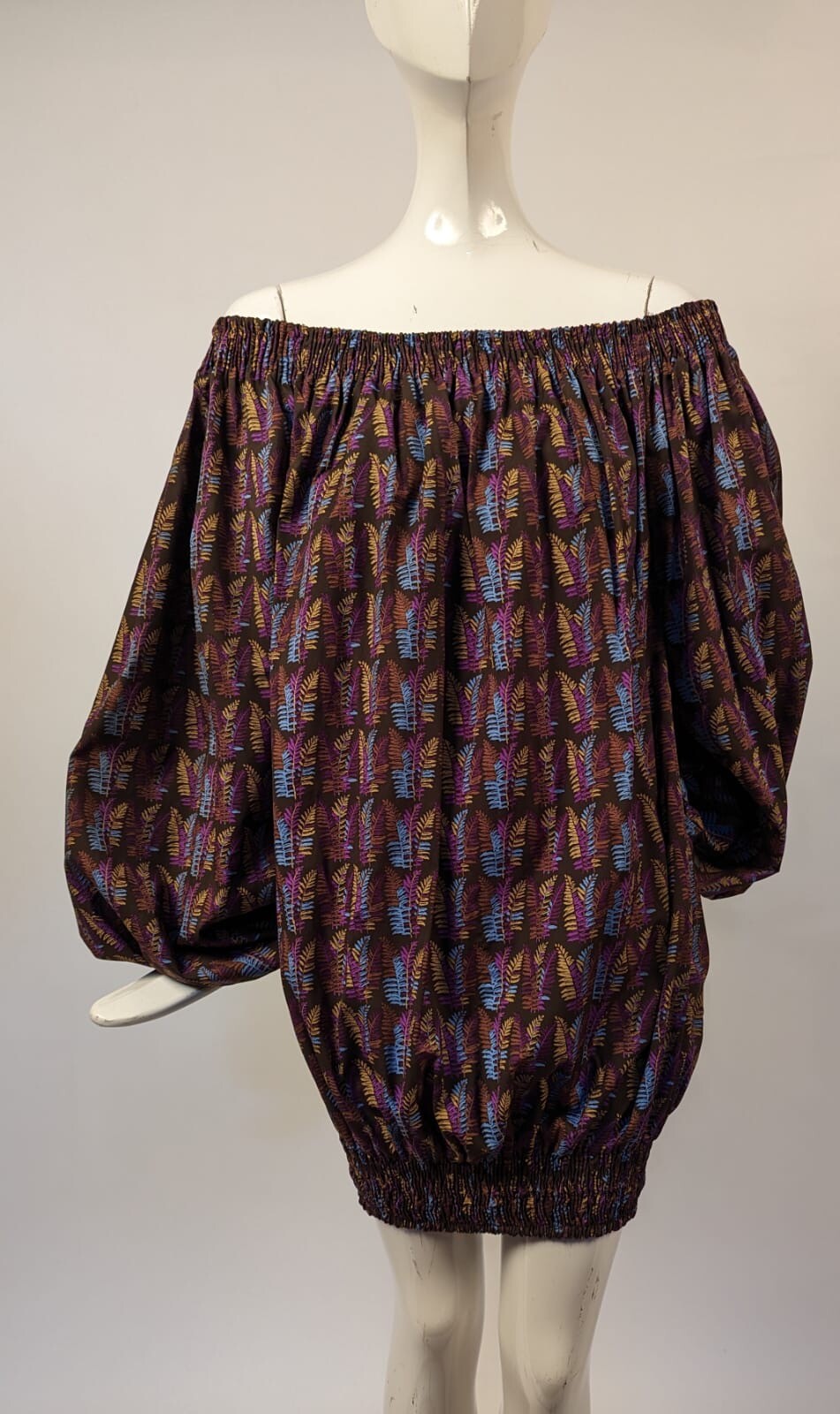 BILLOWING VINTAGE 1977 MASSIVE PUFF SLEEVE PRINT BLOUSE W RUCHED NECKLINE