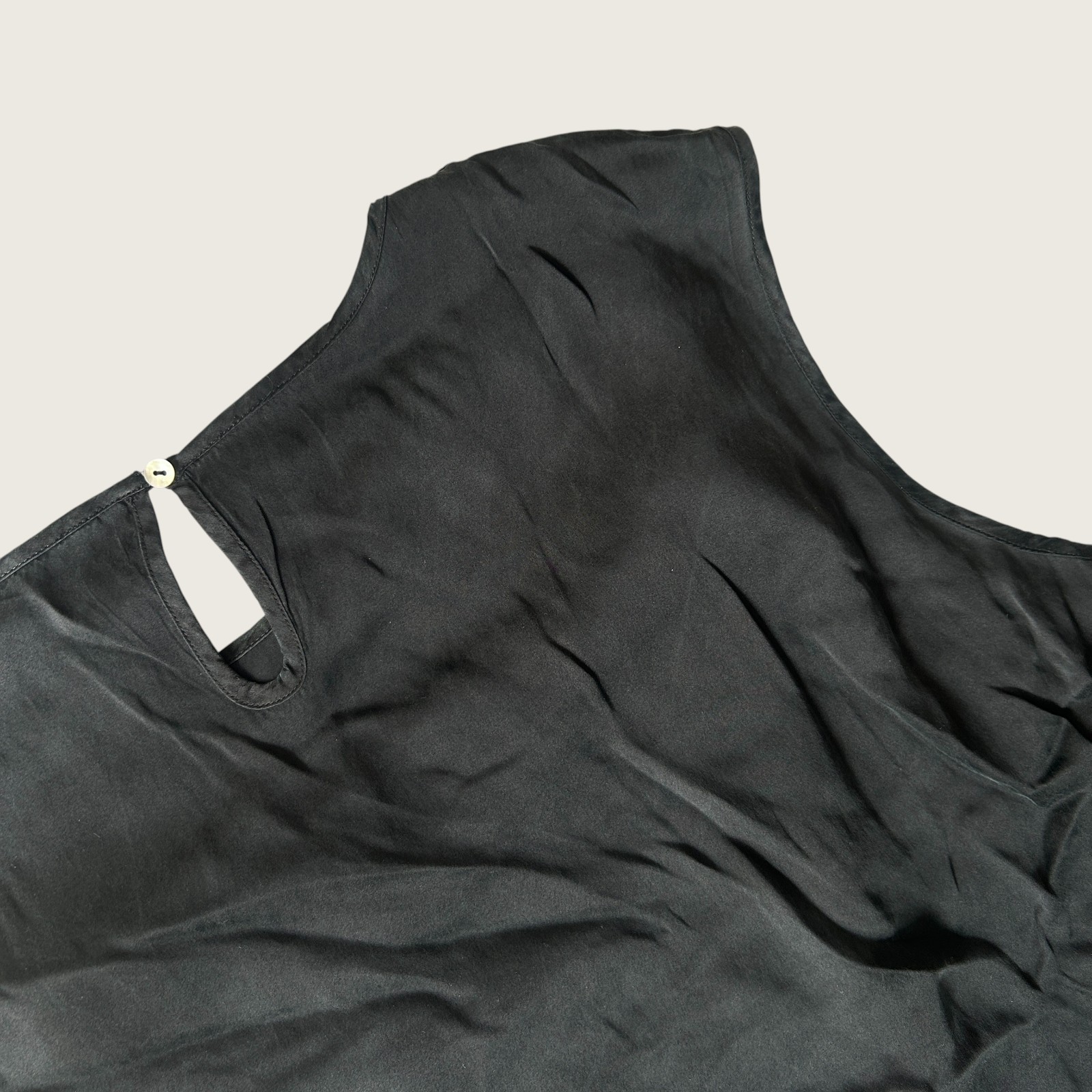 Vintage Black Silk Sleeveless Blouse Plus Size 2XL Keyhole Button Neck
