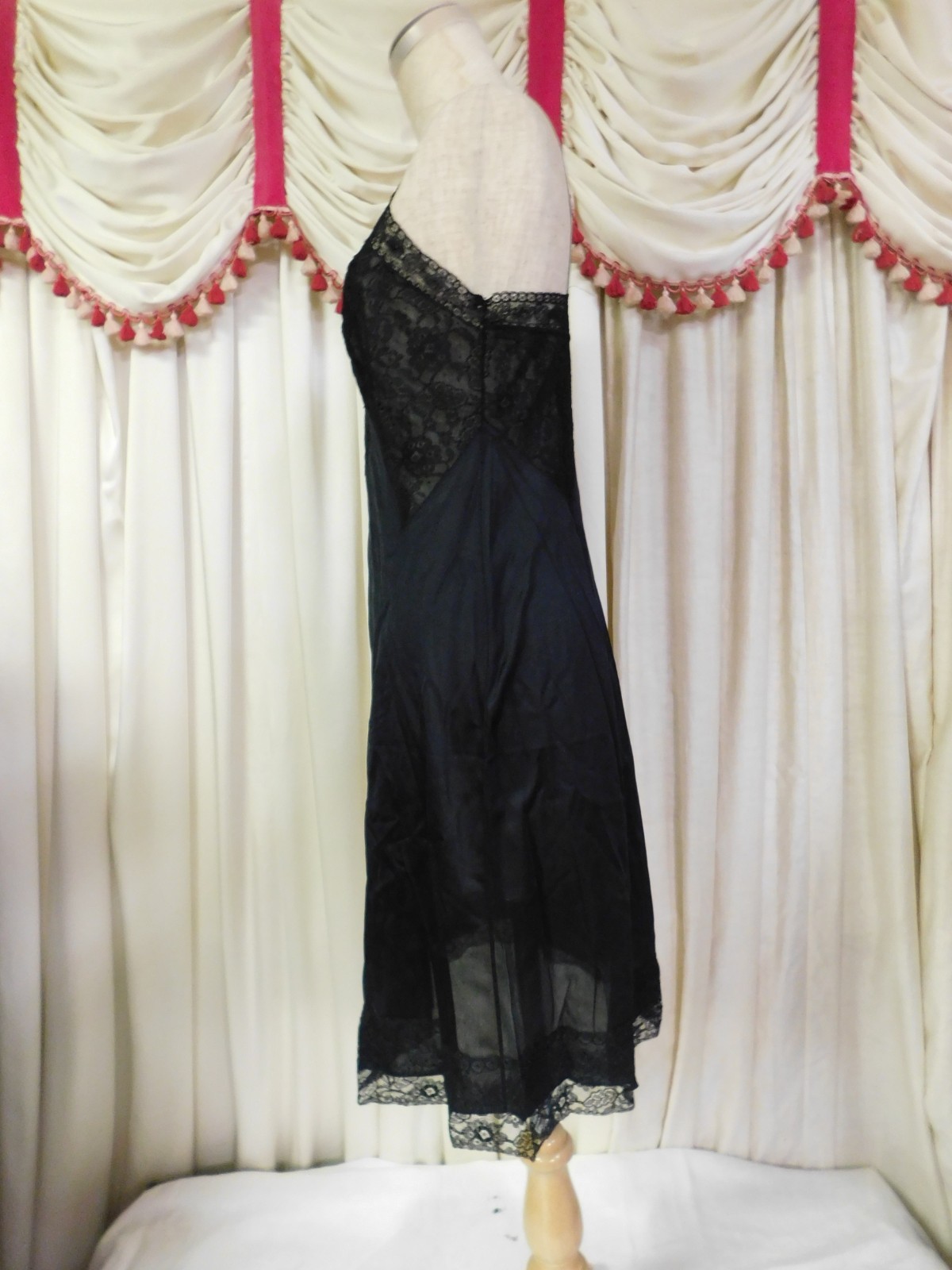 Vintage MISS YOUTH FORMS Silky Lacey Full Slip Black Size 34 29″ Waist