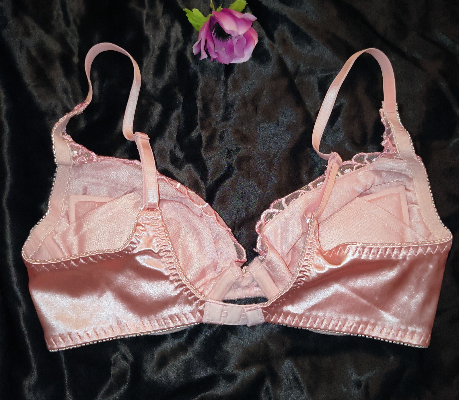 Vintage NWOT 2006 Victoria’s Secret Angels Satin Plunge Lace Bra Pink Size 34C