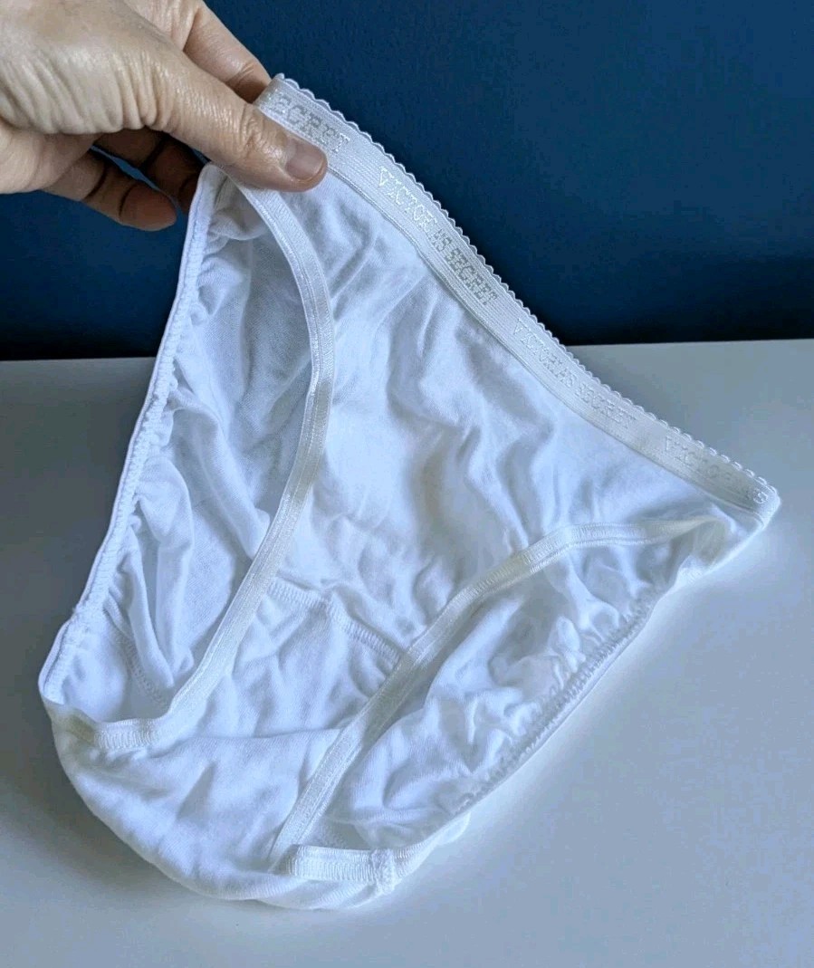 VTG Victoria’s Secret 100% Cotton White Bikini Panties Sz M NWT RARE 2004 Y2K