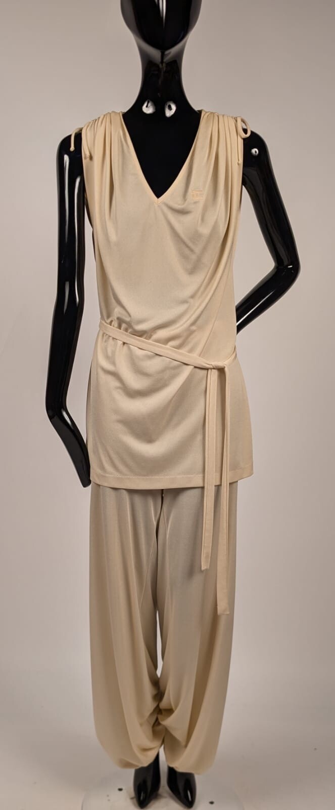 VINTAGE DESIGNER TED LAPIDUS IVORY 2 PC LOUNGING SUIT W BOWS + BELT