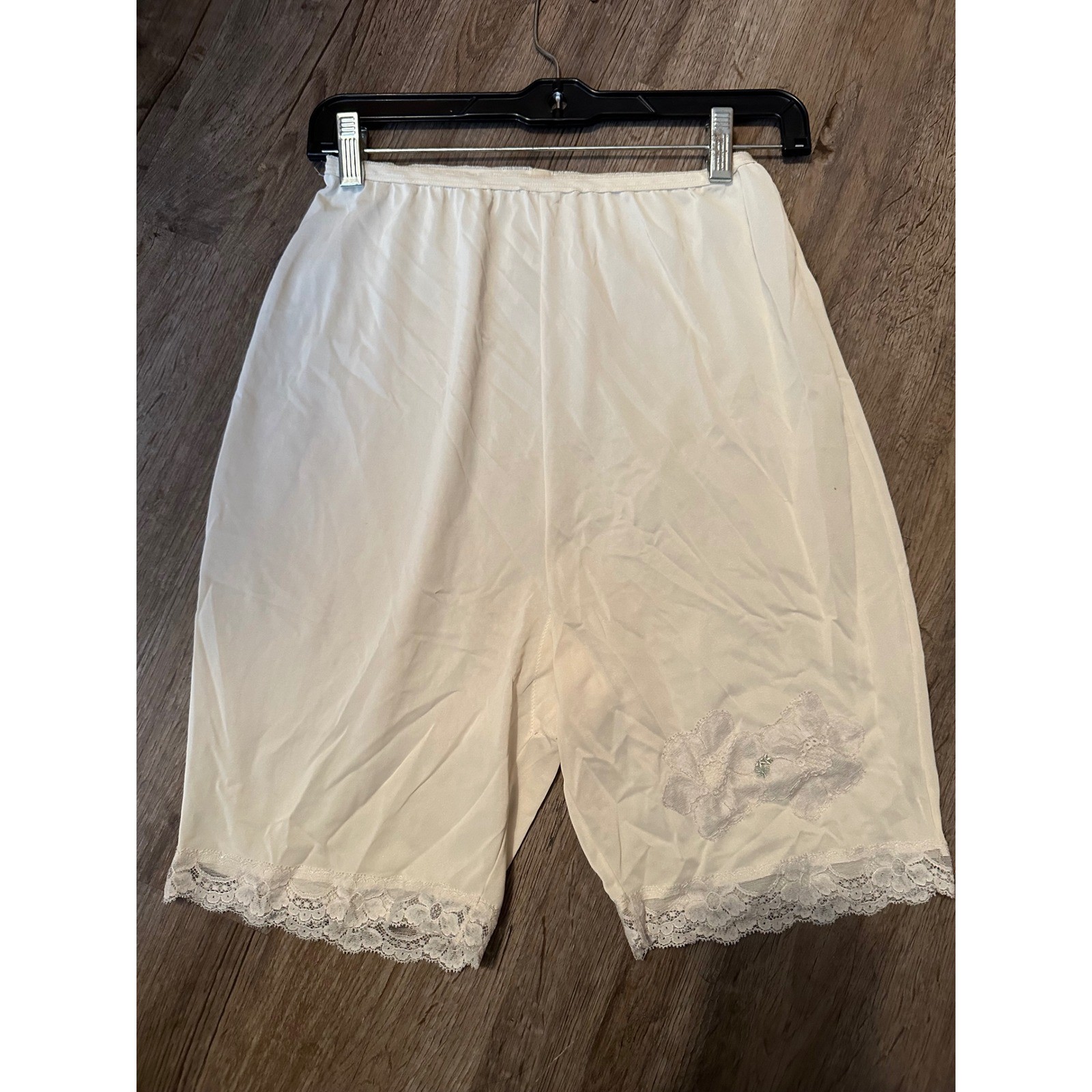 Shadowline Vintage Off White Nylon Lace Trim Bloomers Tap Pants Size 6 Cream