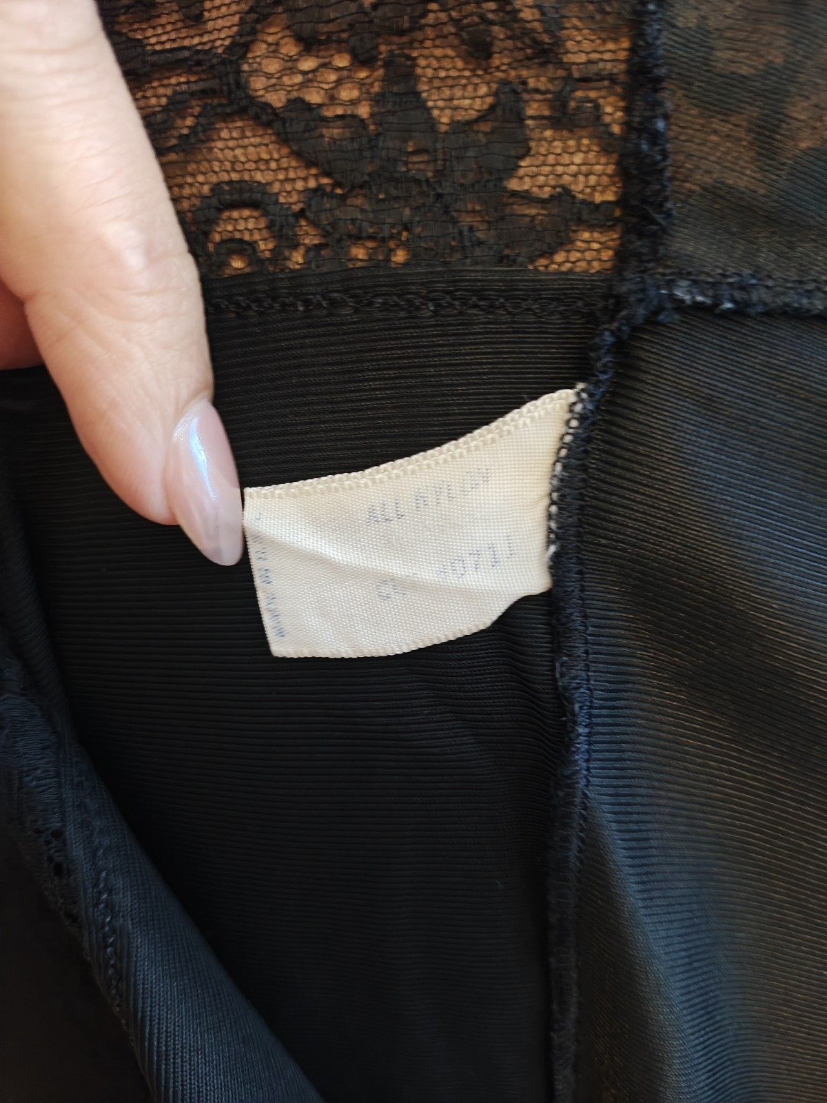 Classic 1960s Laros Black Lingerie Elegant Lace Trim Slip Size 34