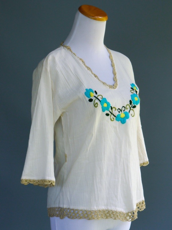 VTG 70s Mexican Cotton Gauze Top Floral Embroidery Yarn Crochet Trim NOS New S