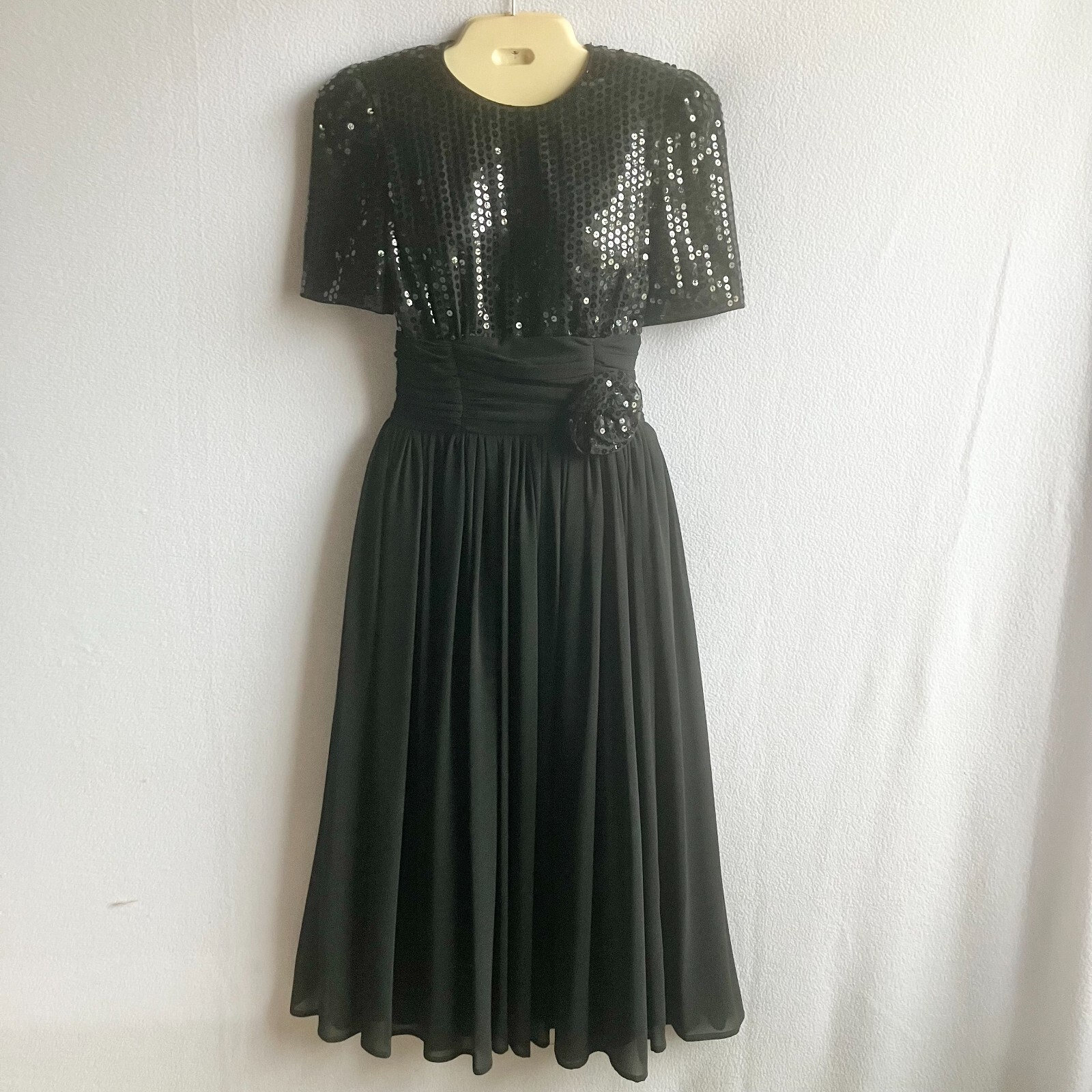 Vintage 1980s 1990s Black Sequin Short Sleeve Open Back Fit & Flare Dress Small