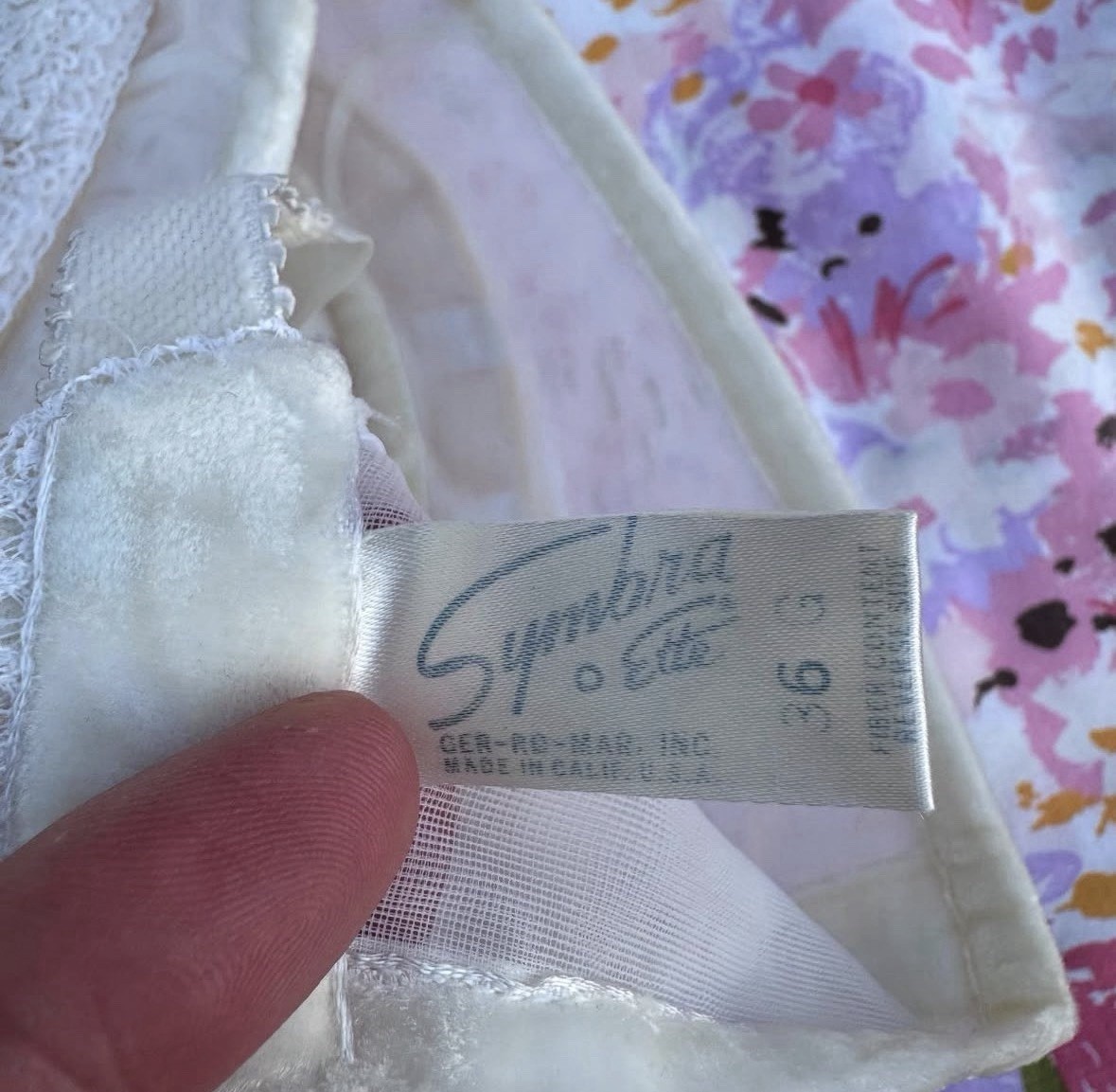 Vintage 1960s Symbra Ette White Ruffled Burlesque Bra – 36G Pin Up