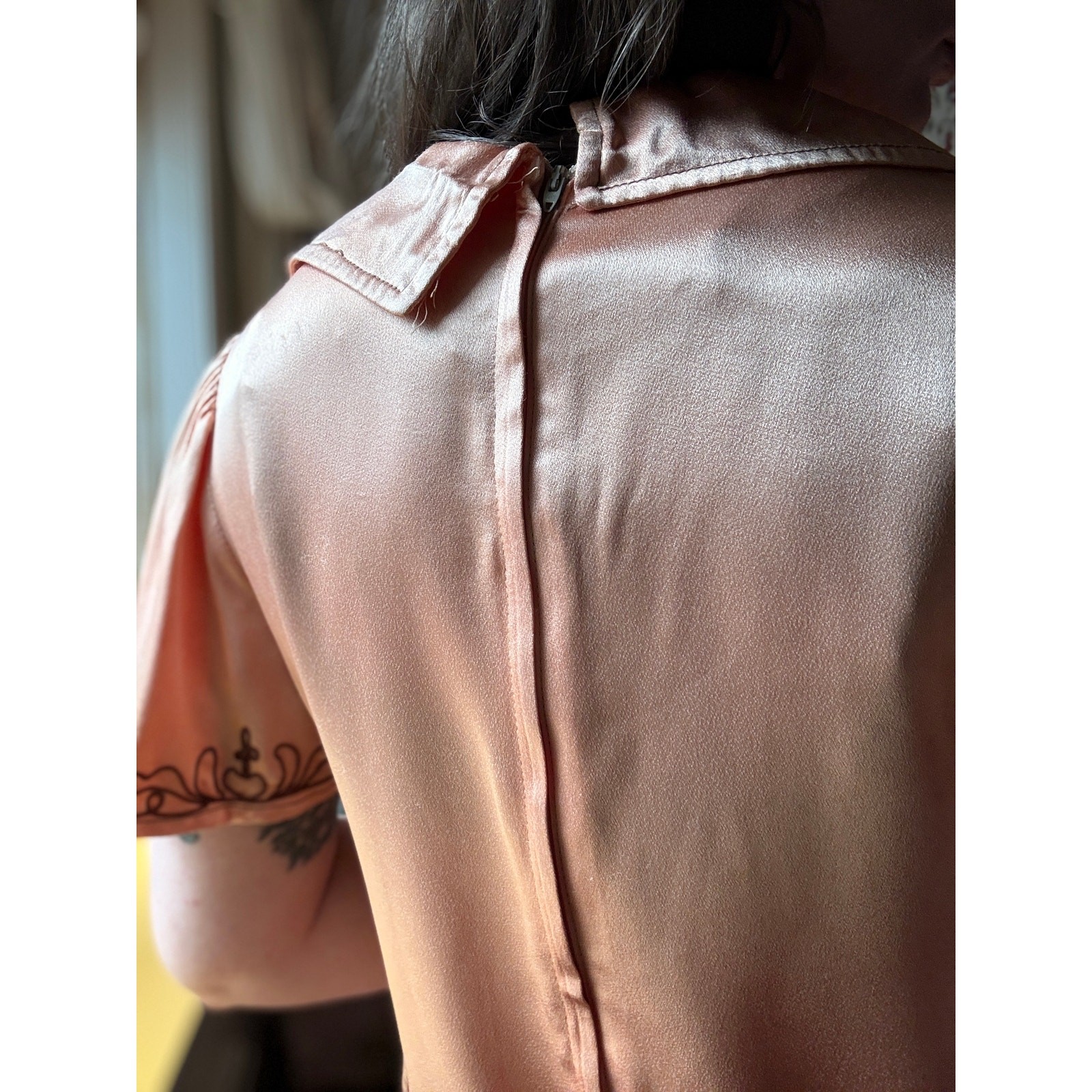 Vintage 70s Apricot Embroidered Top | Dagger Collar Flutter Sleeve | M