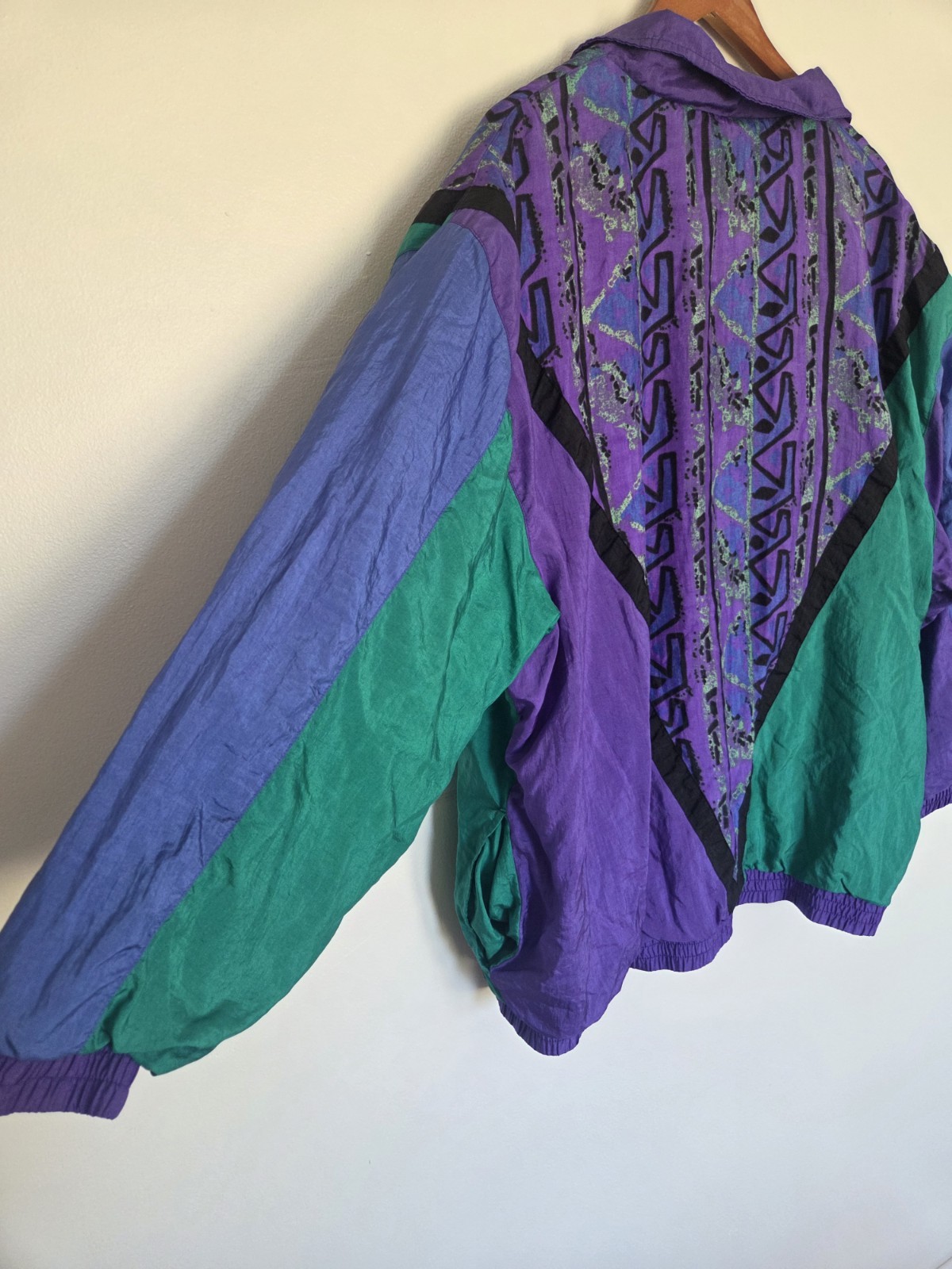 Vintage Active Sensation Women’s Windbreaker Outfit Purple Colorful