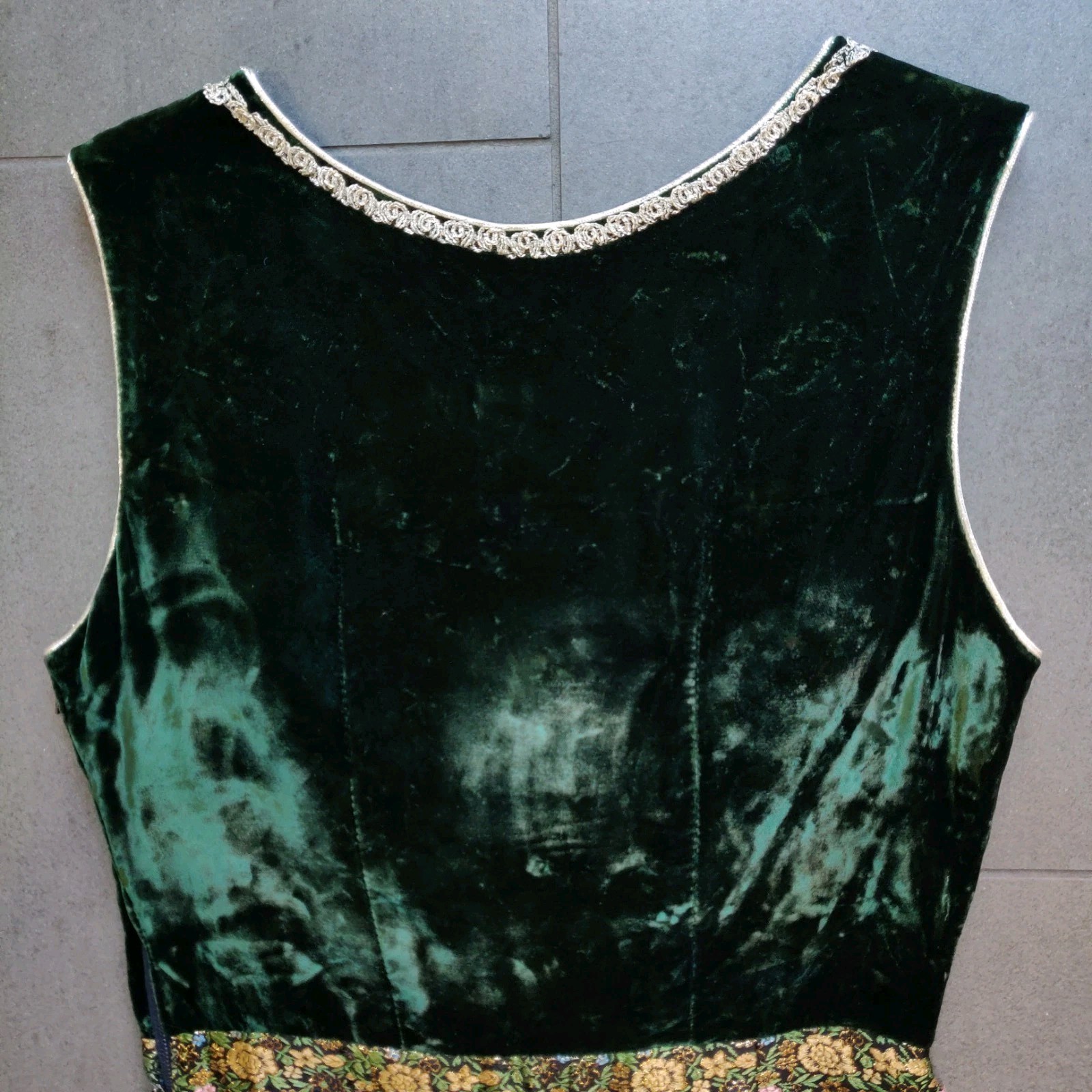 True Vintage 50s Velvet Floral Bavarian Dirndl Dress 10 Murlen Zip Whimsigoth 👗