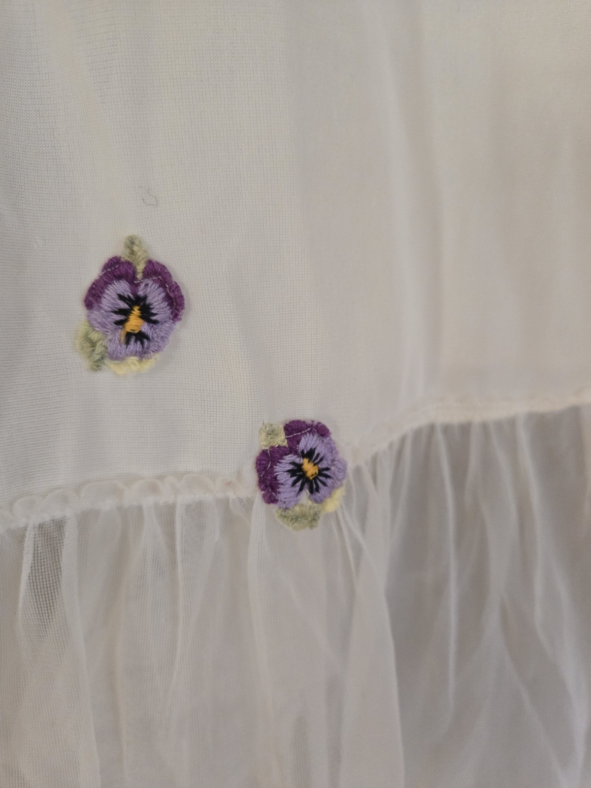 Antique 1950s Dressing Gown Nylon with tiny violets appliques & lace accents