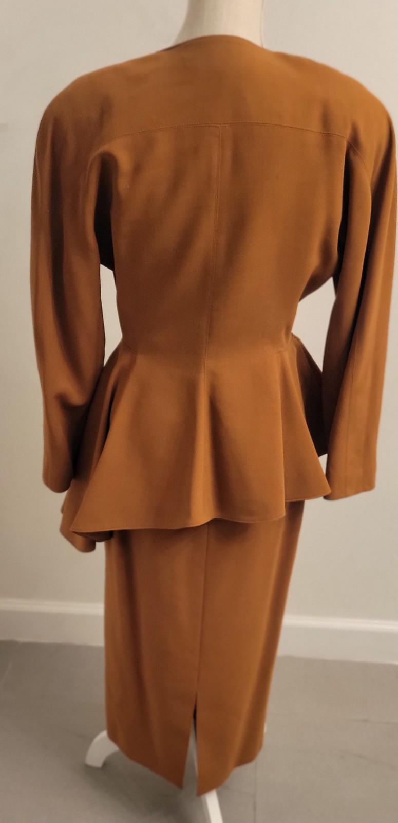 Vtg Skirt Suit Sz 8 French Import Couture 80’s Paris Wool Jacques Molko Note Gvc