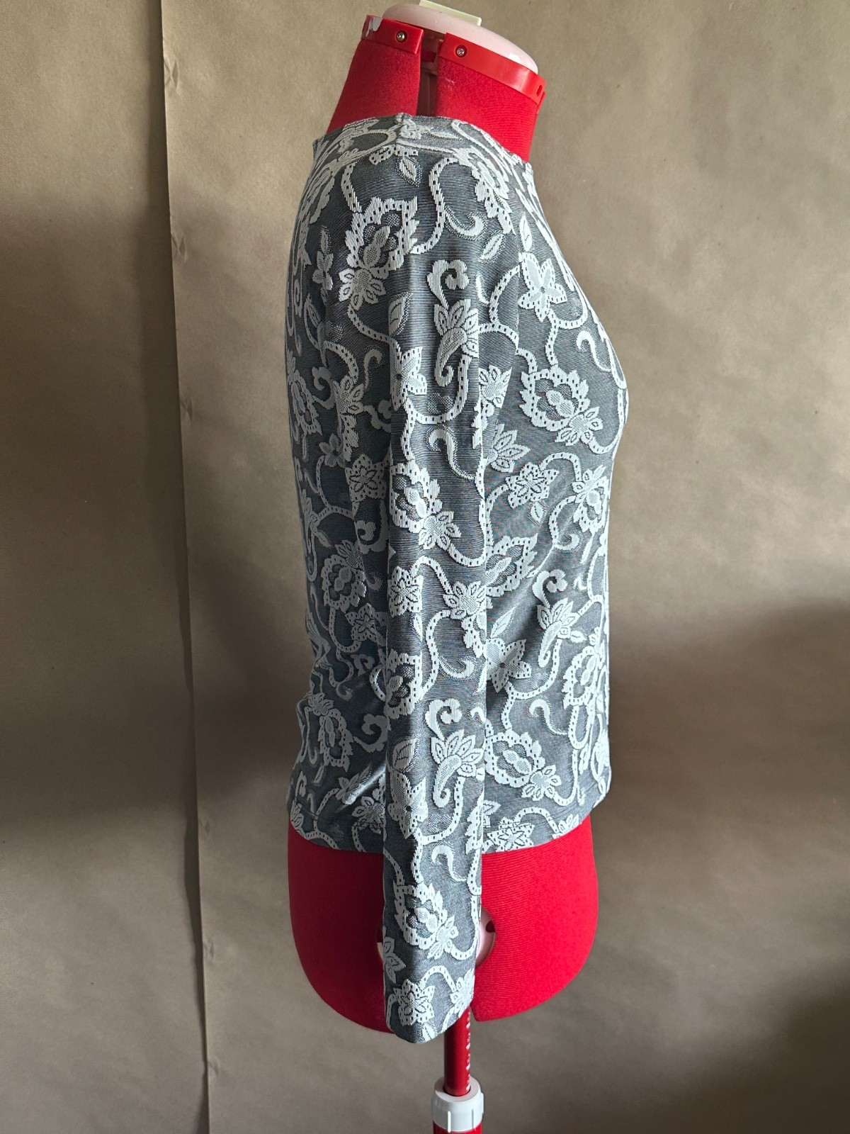 VINTAGE 1990s Rave City Y2K Gray & White Woven Lace Slinky Floral Grunge Blouse