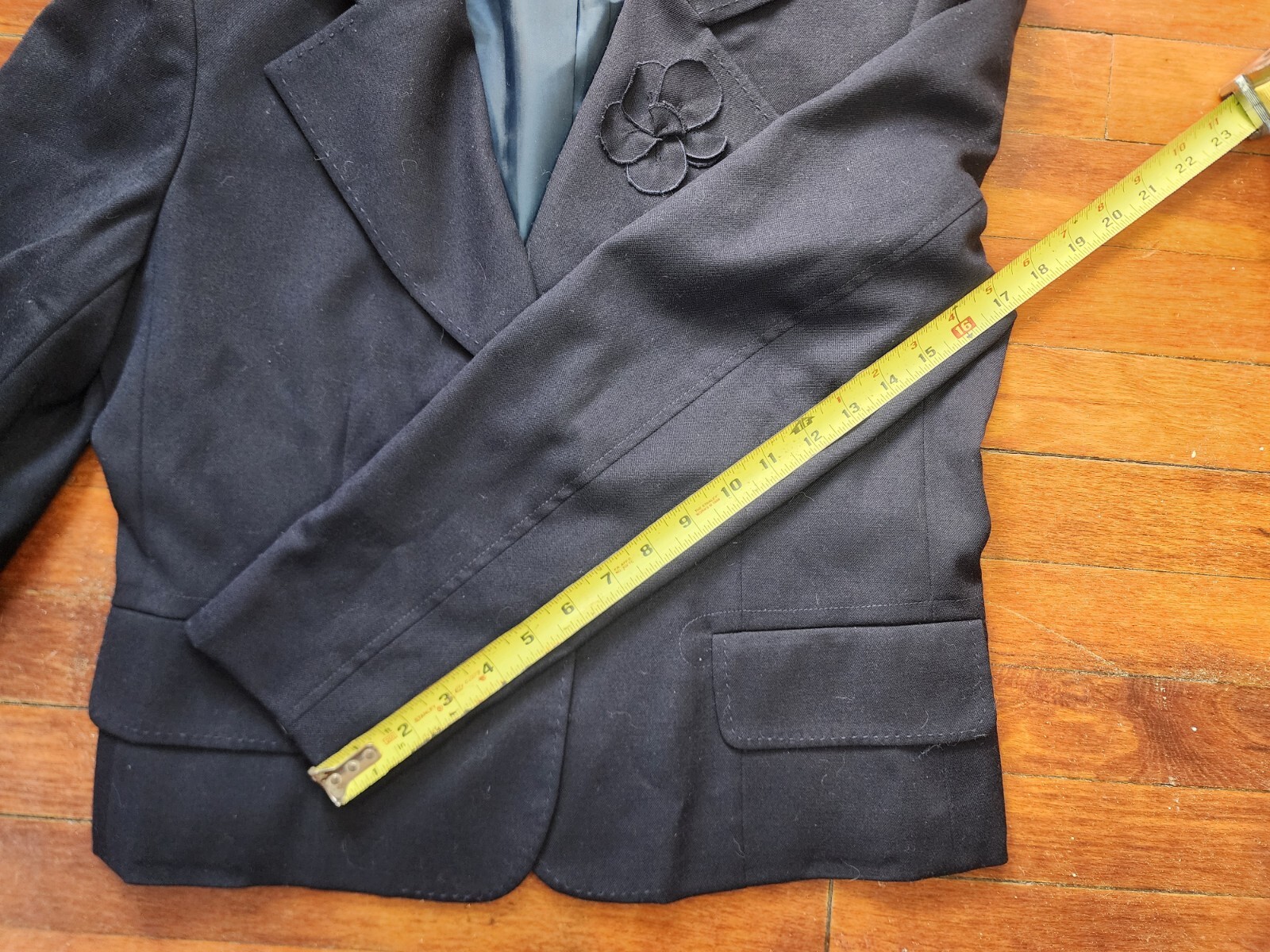 Vintage Harvé Bernard Navy Blue Wool Blazer – Size 10 – Classic And Elegant