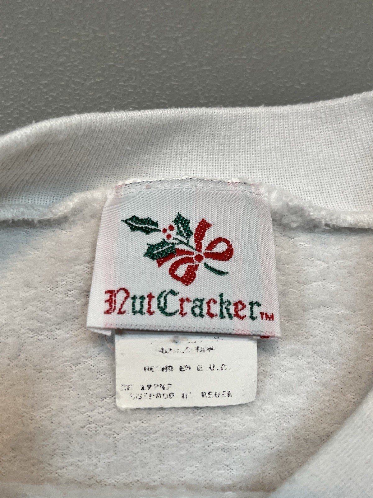 Vintage Nutcracker Puffy Graphic Christmas Sweatshirt Cardinal Snow Birds Medium