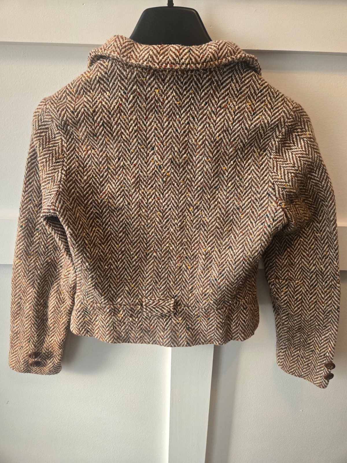 1970’s Vintage College Town Herringbone Tweed Jacket – Cropped Wool Blend Blazer