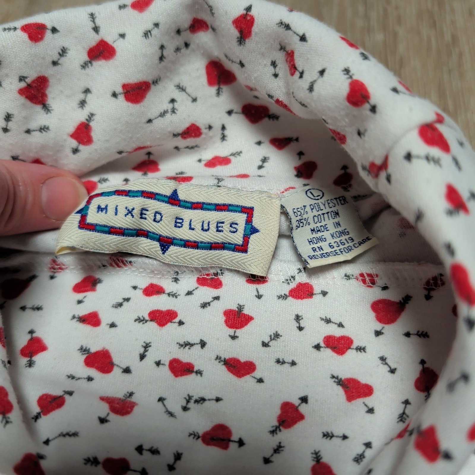 Vintage 90s Mixed Blues Turtleneck Top Women Large White Red Heart Arrow Cute