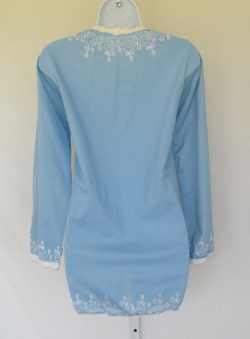 VINTAGE 1960s EMBROIDERED TOP BLUE WHITE FROG BUTTONS POLY COTTON LINEN