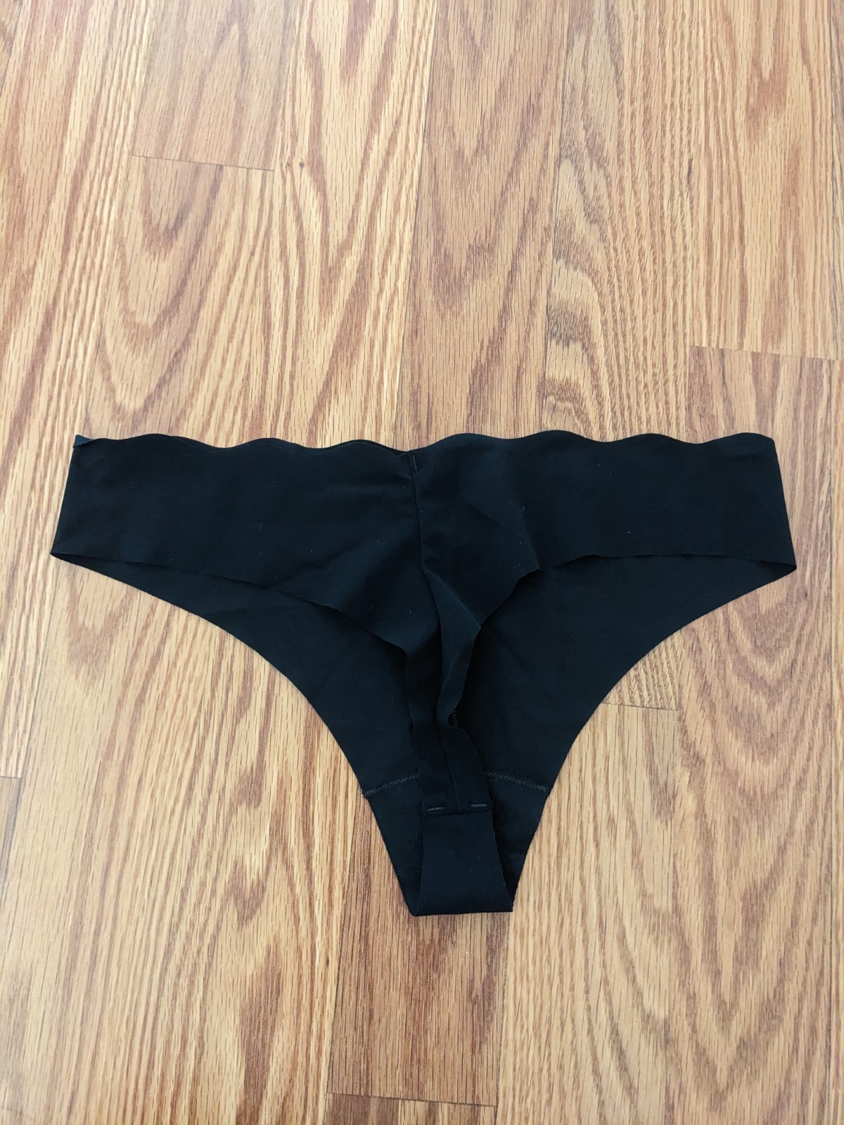 Vintage 2008 08 Victoria’s Secret Very Sexy Thong smooth panty low rise scallop