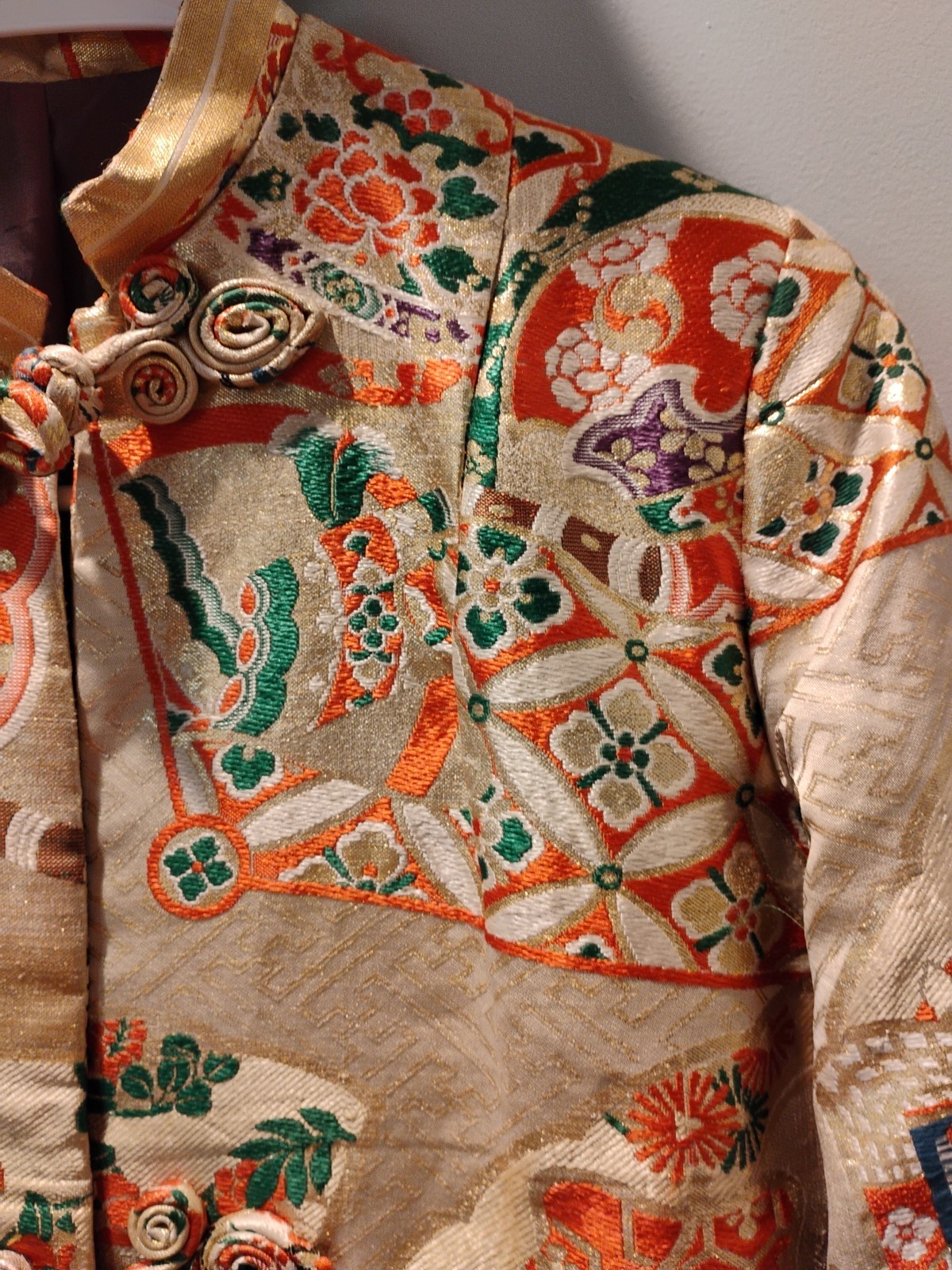 VINTAGE ORIENTAL GOLD BROCADE ROBE