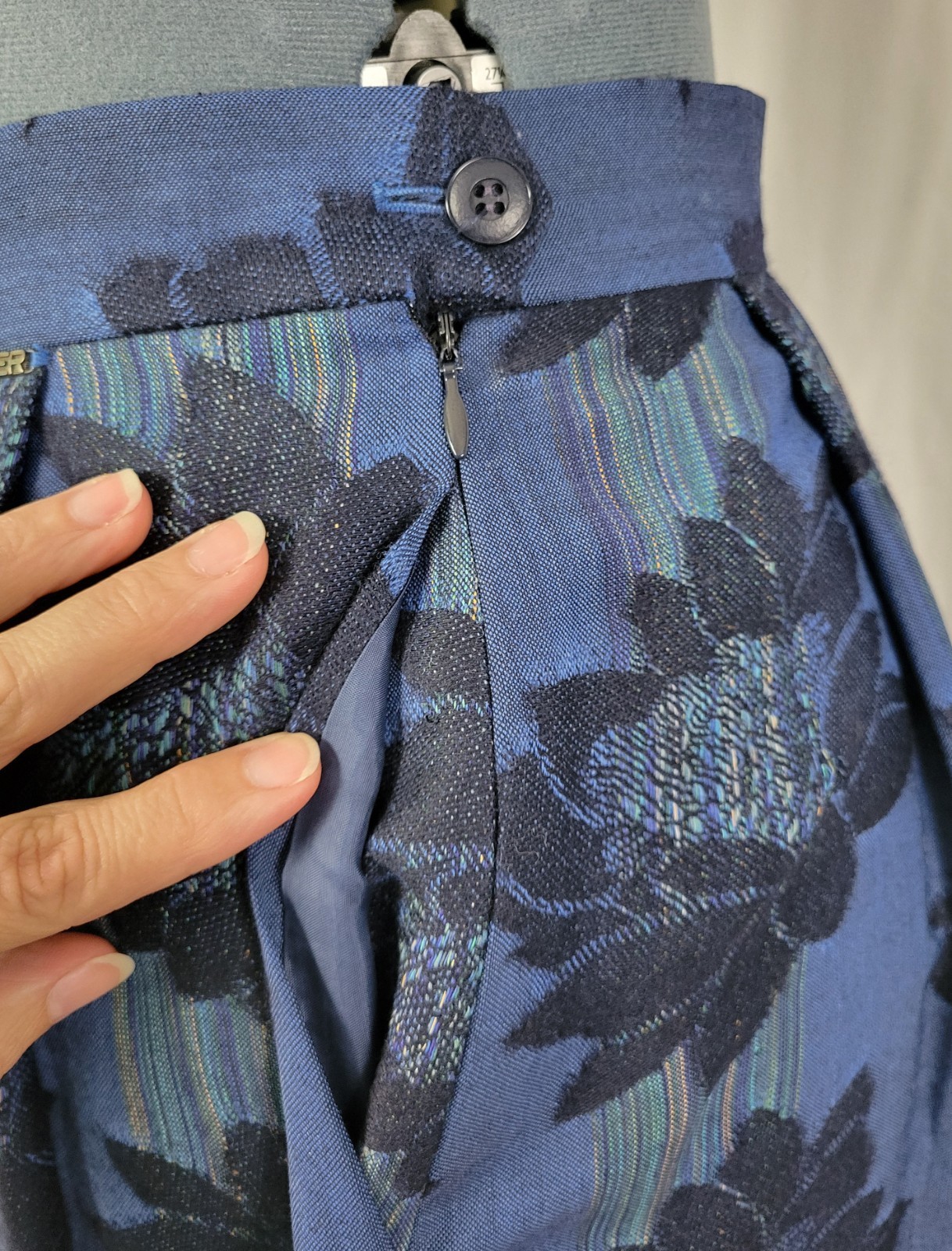 Vintage Geiger 100% Wool Blue Pleated Skirt w Black Flowers Size 40 (US Med)