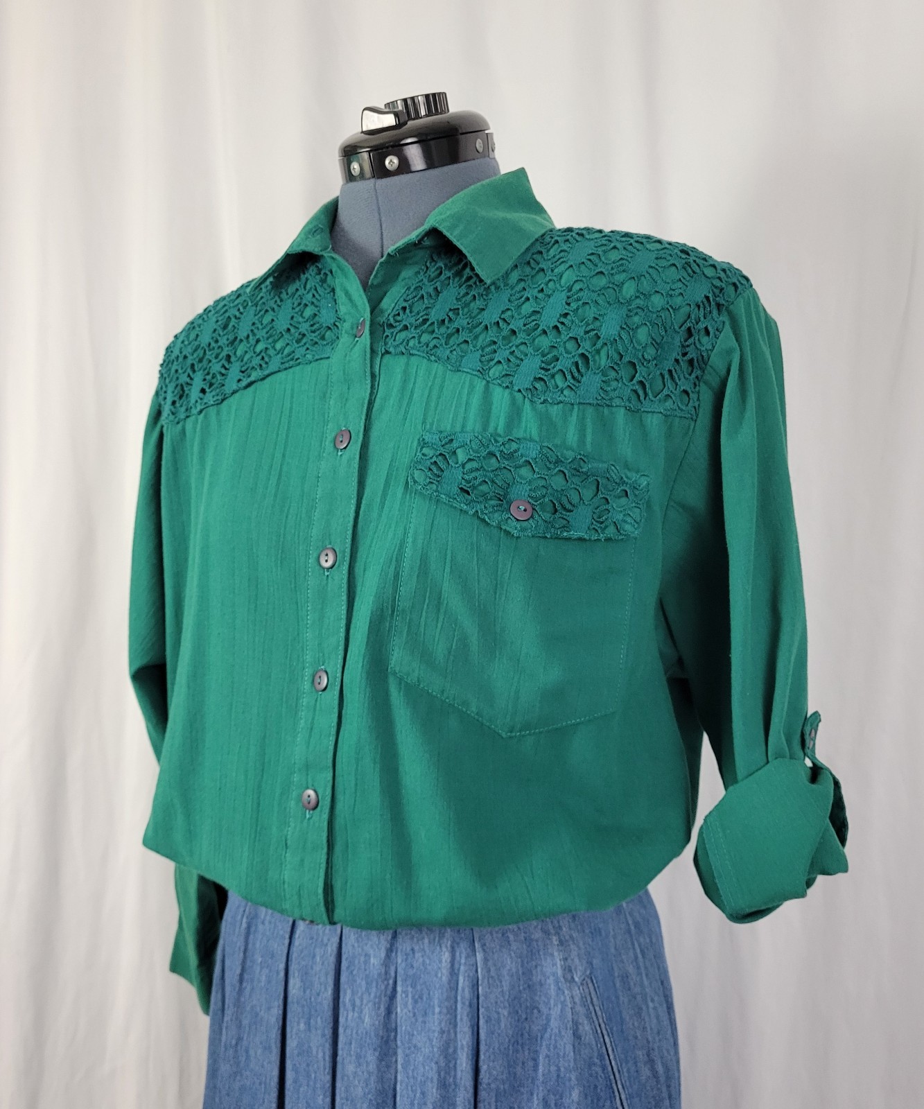 Vintage Tapestry Green Button Down Shirt w Lace Accented Yoke & Pocket Size PM