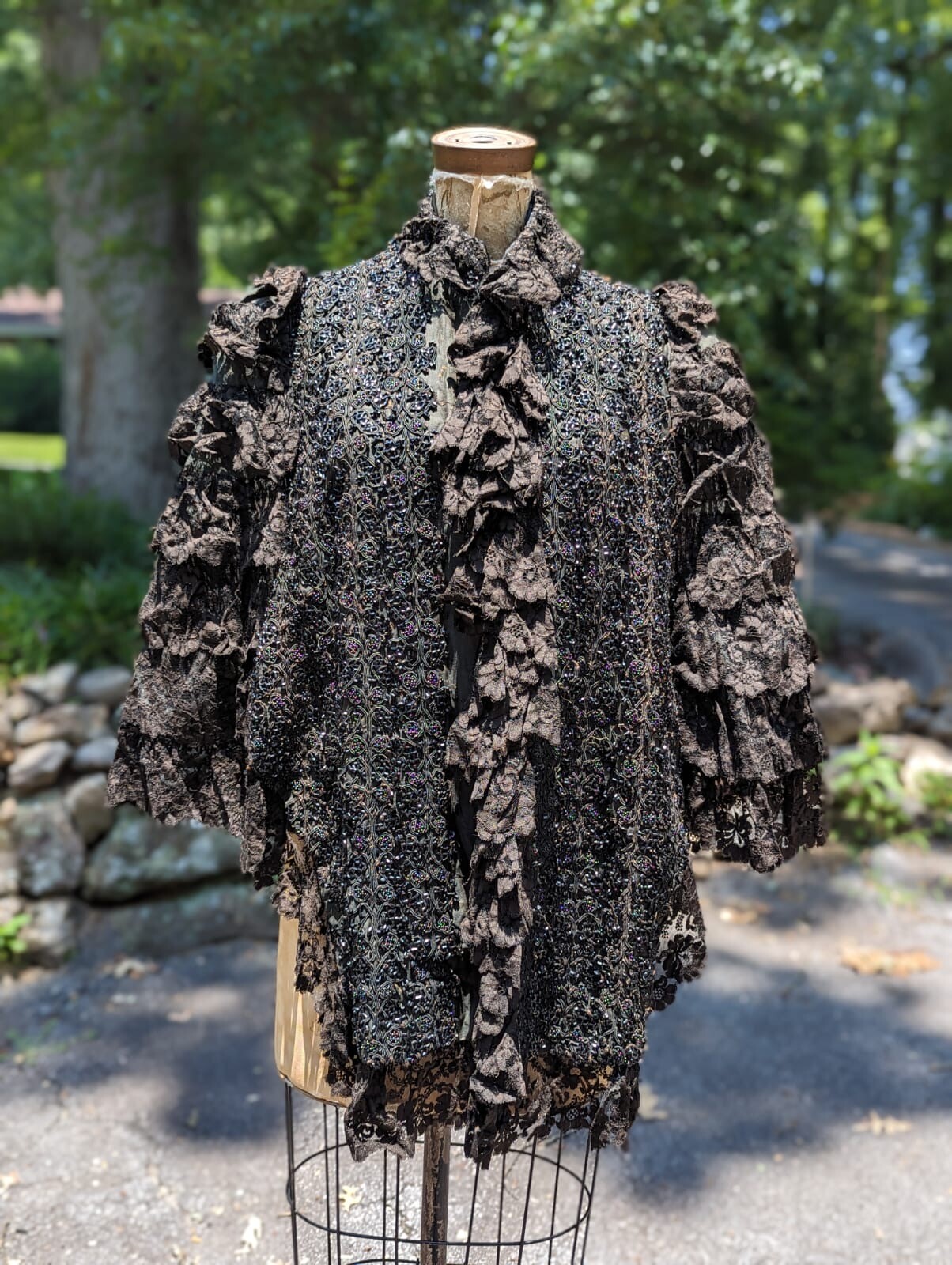 VICTORIAN 19TH C BLACK LACE RUFFLE & JET BEAD BUSTLE BACK CAPE