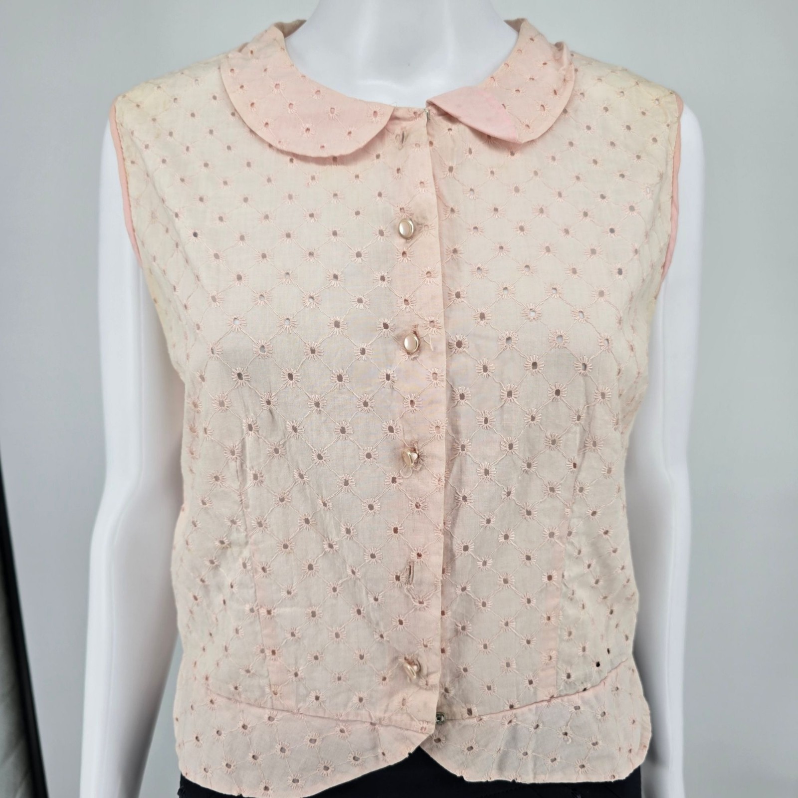 Distressed Vintage 1950s Judy Bond Pink Broderie Anglaise Sleeveless Blouse (M)