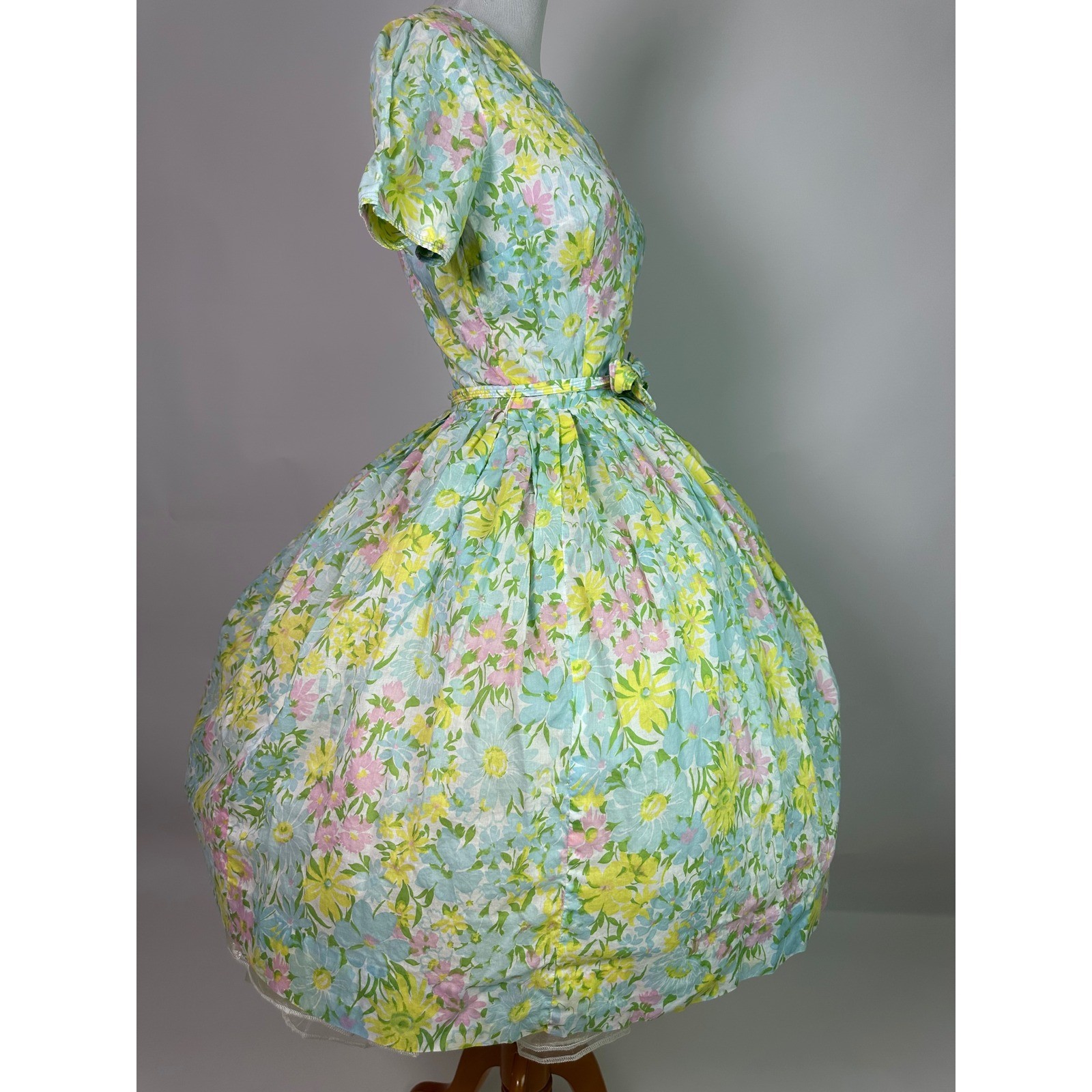 Vintage 1950s Peck & Peck Novelty Floral Print Cotton Dress Pastel Mid-Century