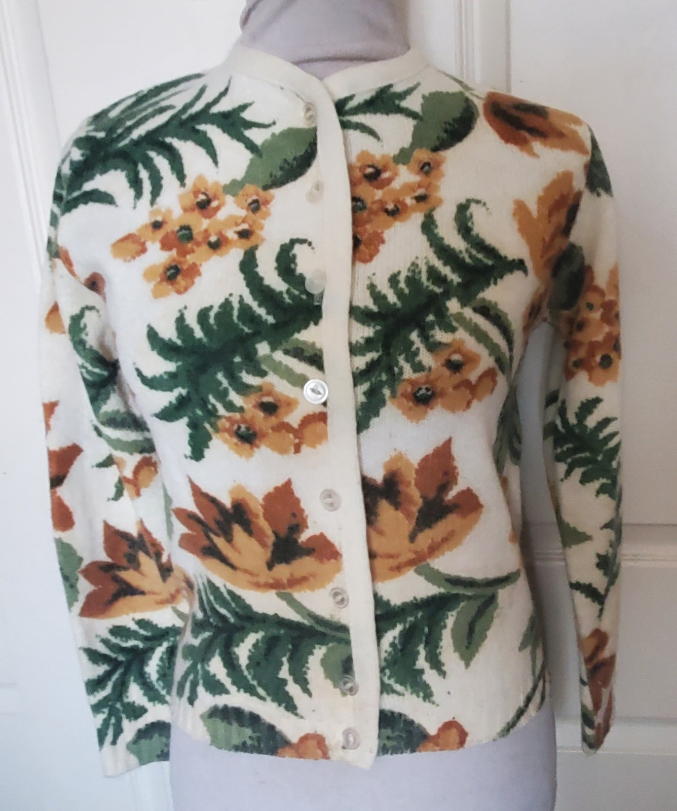 Vintage Winter White Sweater Gold & Green Floral Sorrentino Print Acrylic B34 I8