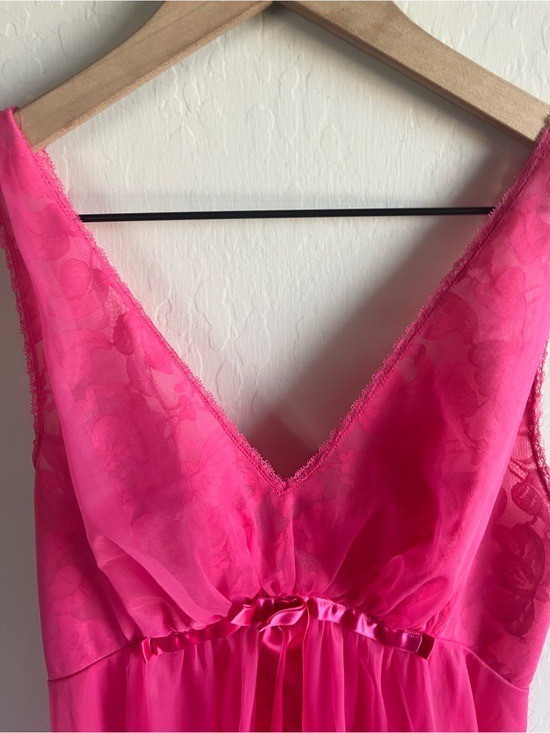 VTG 32 Vanity Fair Pink Glamour Sheer Floral Overlay Chiffon Nylon Nightgown