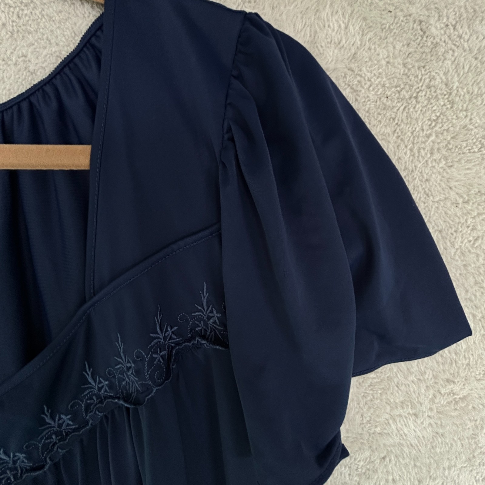 Miss Elaine Essentials Dark Blue Nylon Embroidered Nightgown Size PL Chest 42″
